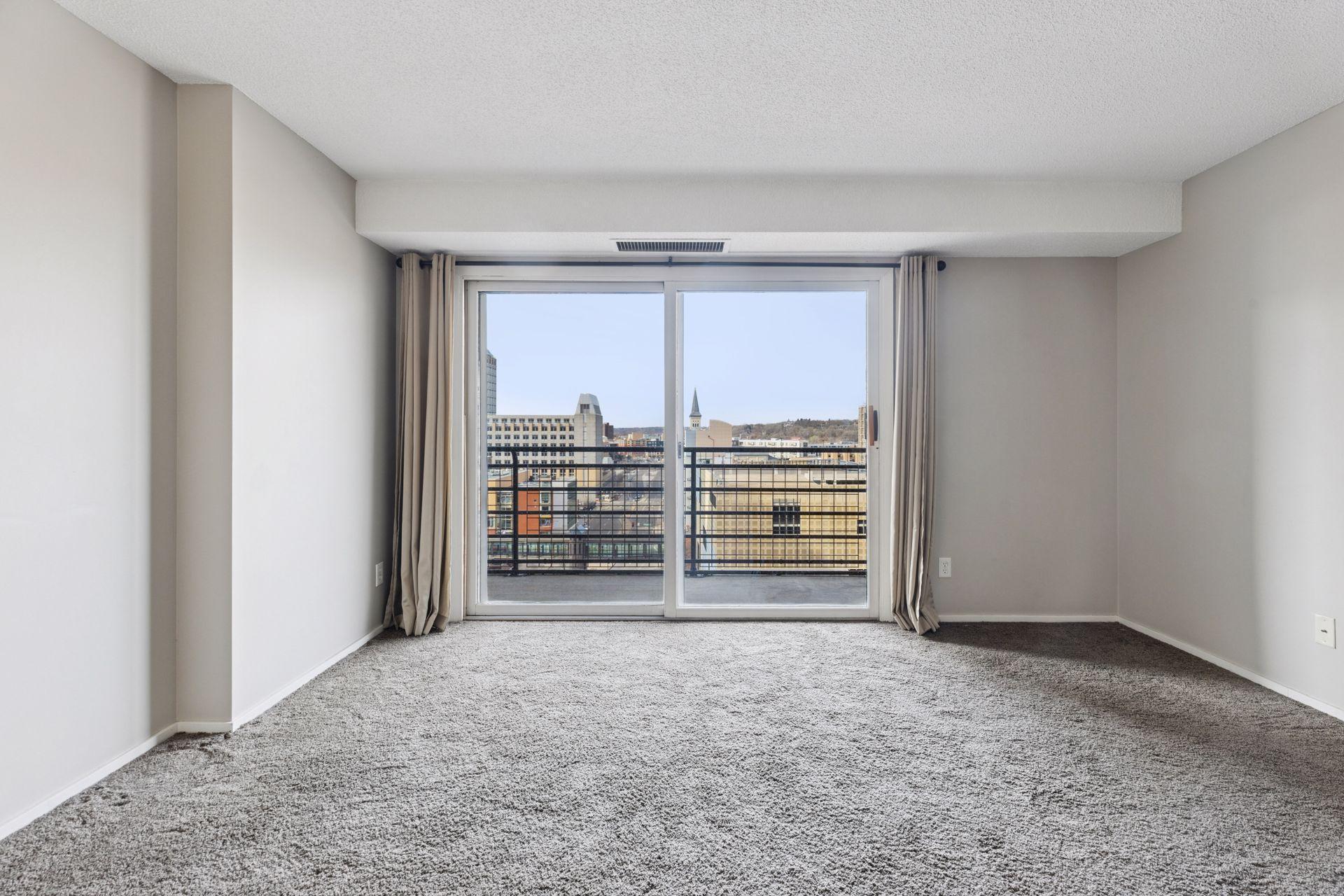 66 9th Street E Unit: 1609