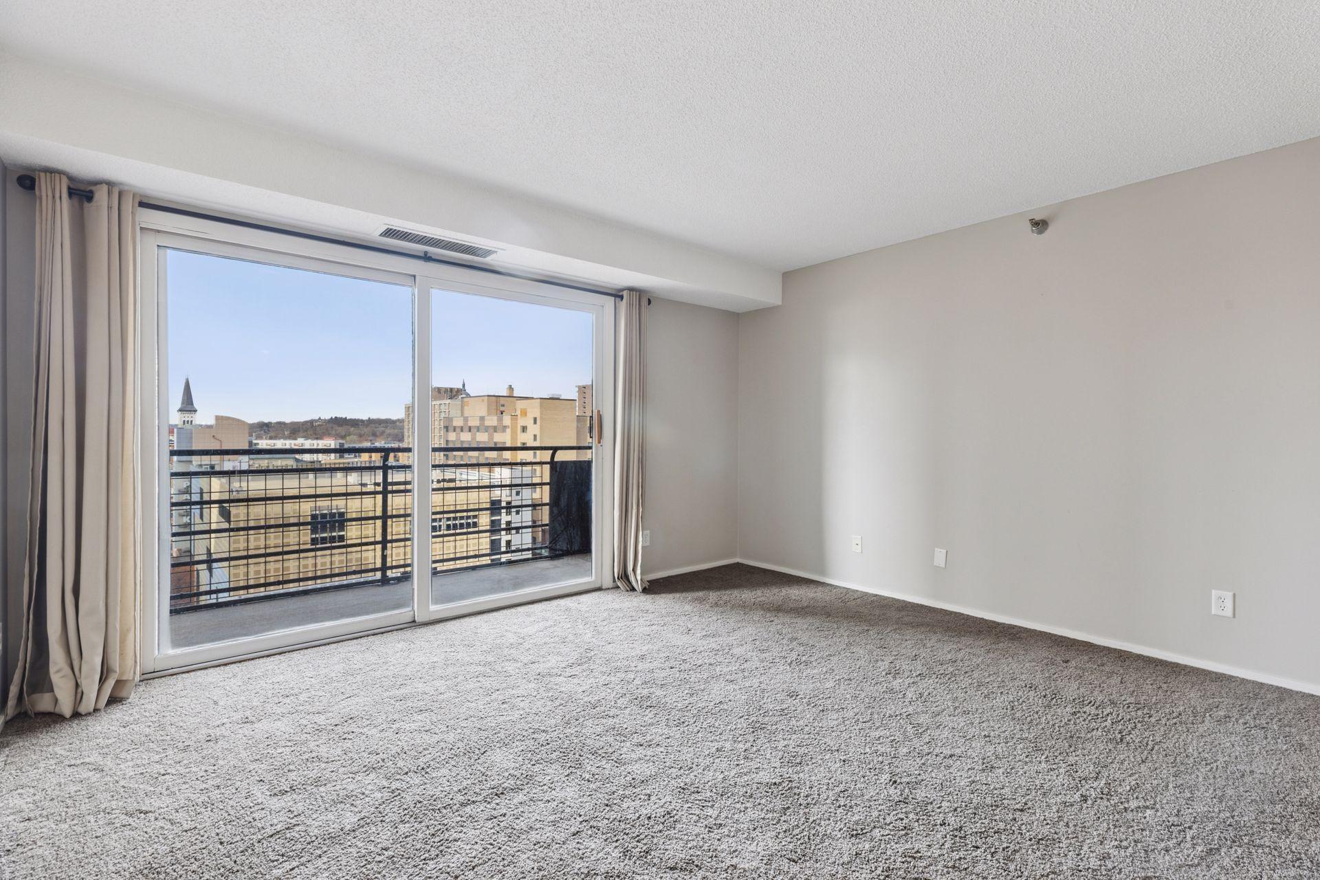 66 9th Street E Unit: 1609