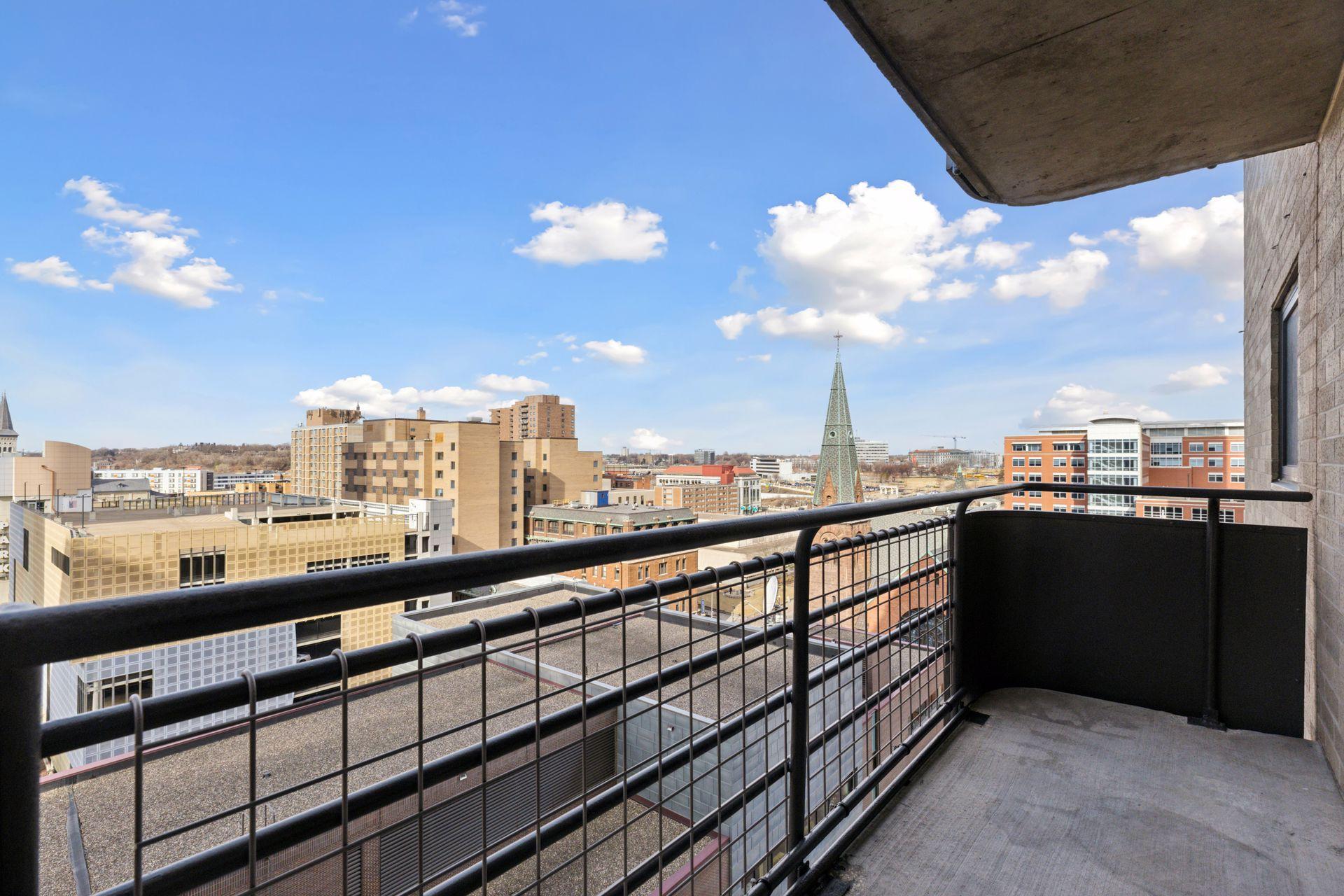 66 9th Street E Unit: 1609