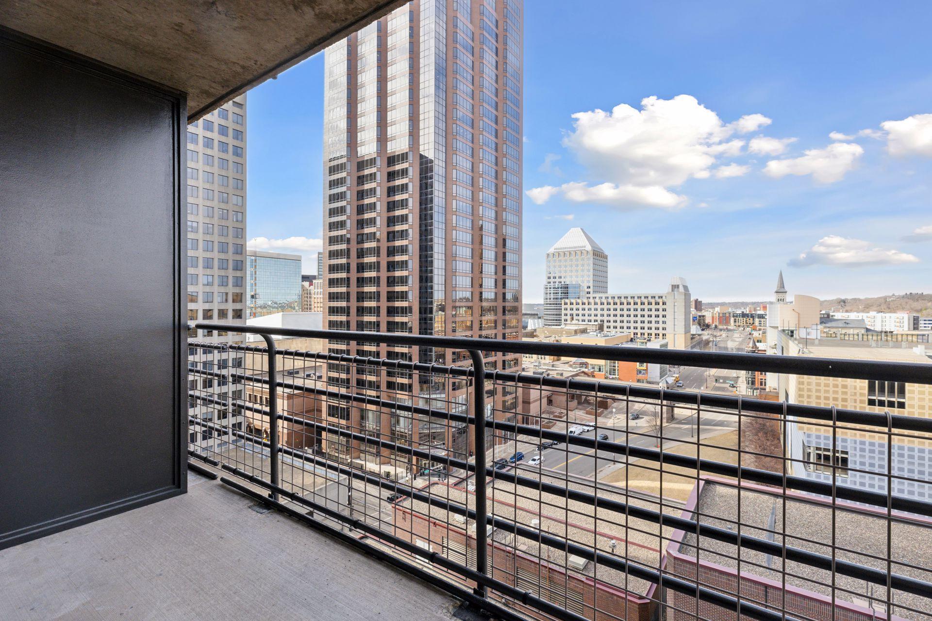 66 9th Street E Unit: 1609