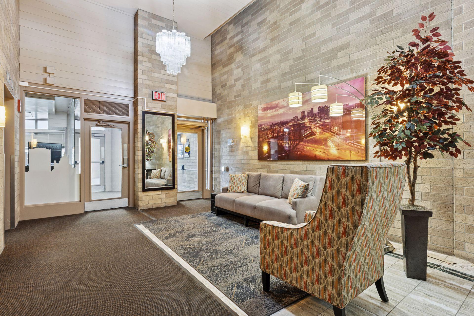 66 9th Street E Unit: 1609