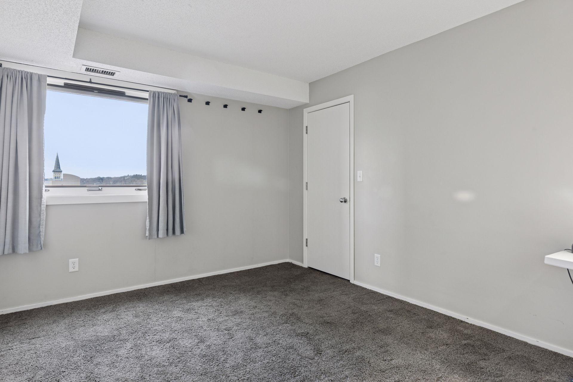 66 9th Street E Unit: 1609