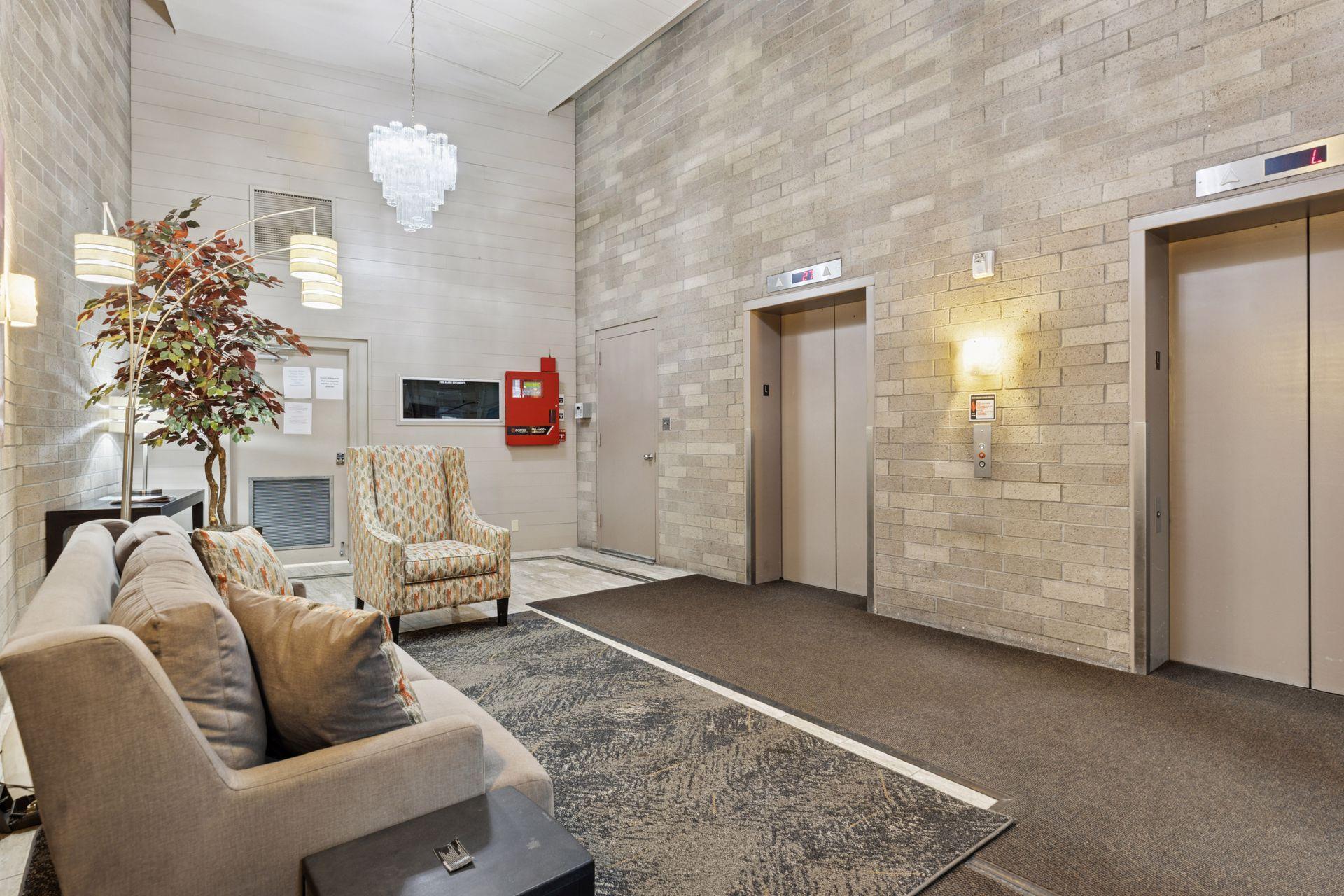 66 9th Street E Unit: 1609