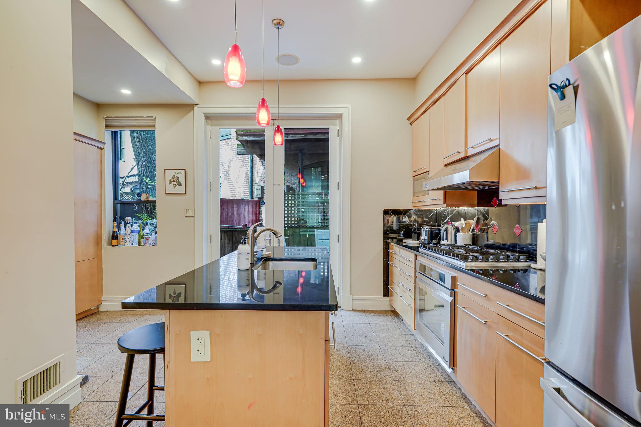 1010 22nd St NW