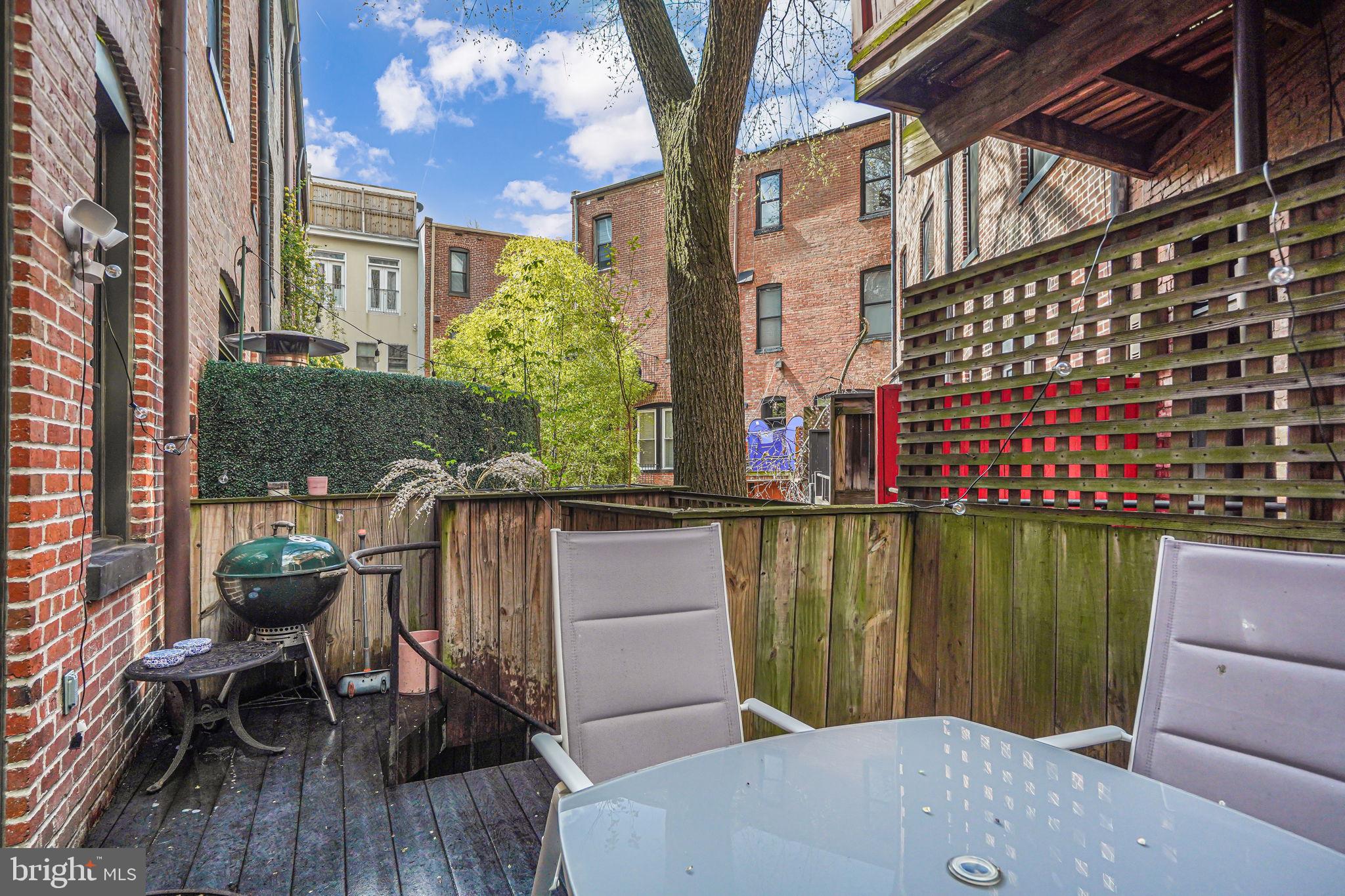 1010 22nd St NW