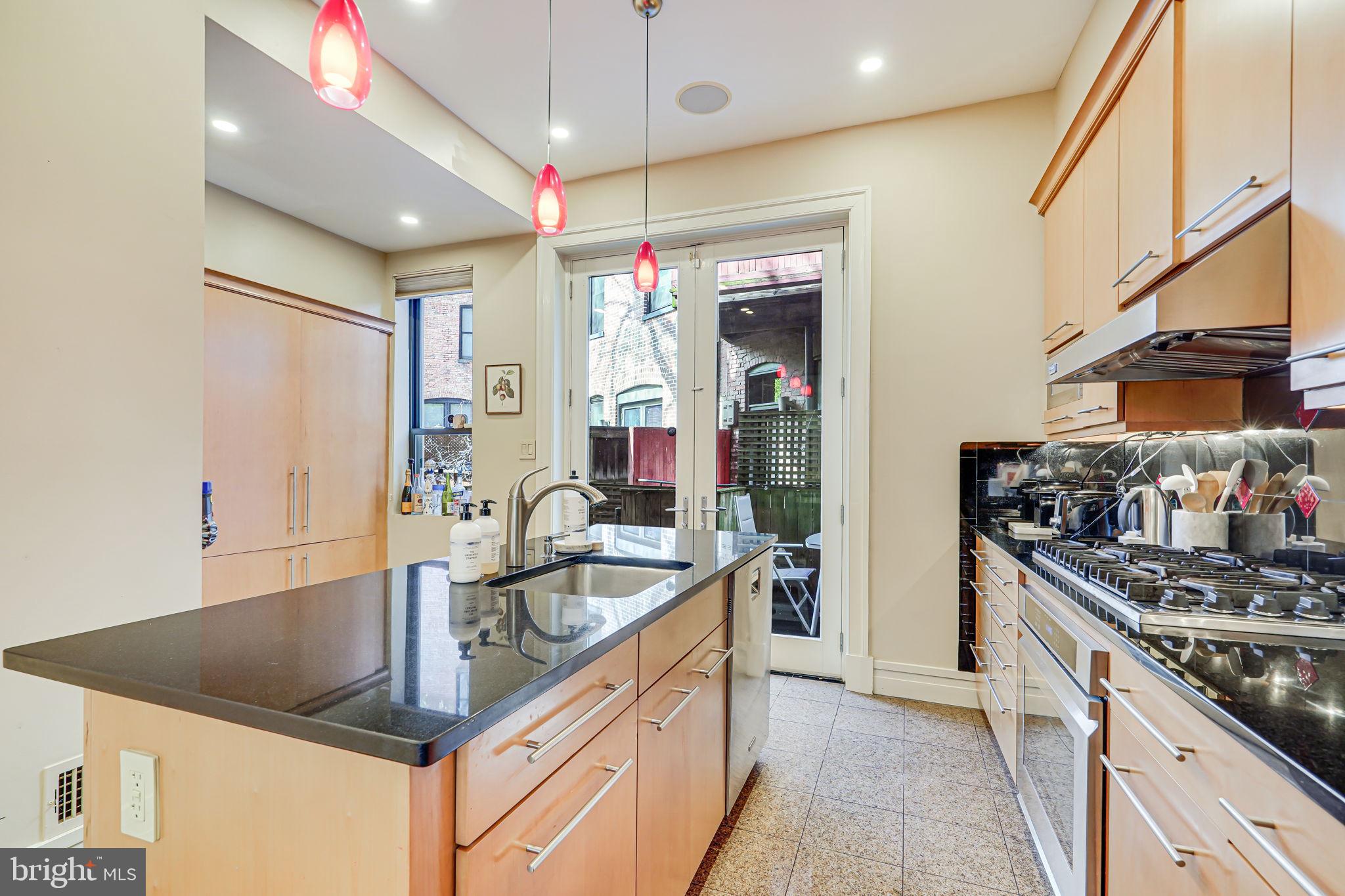 1010 22nd St NW