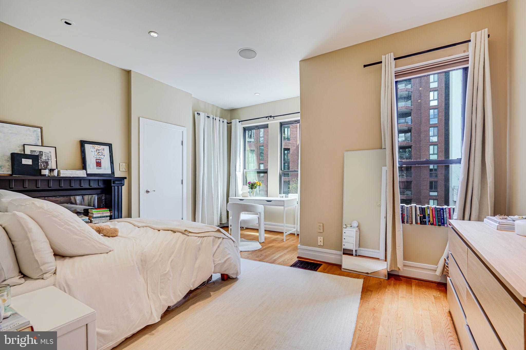 1010 22nd St NW