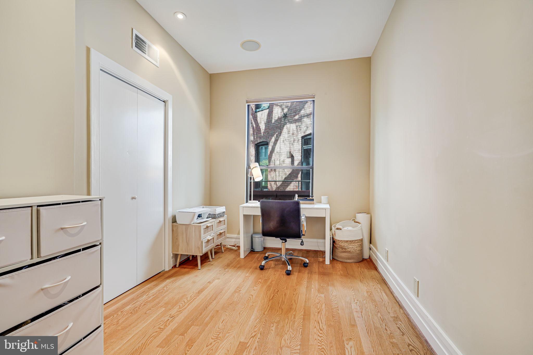 1010 22nd St NW