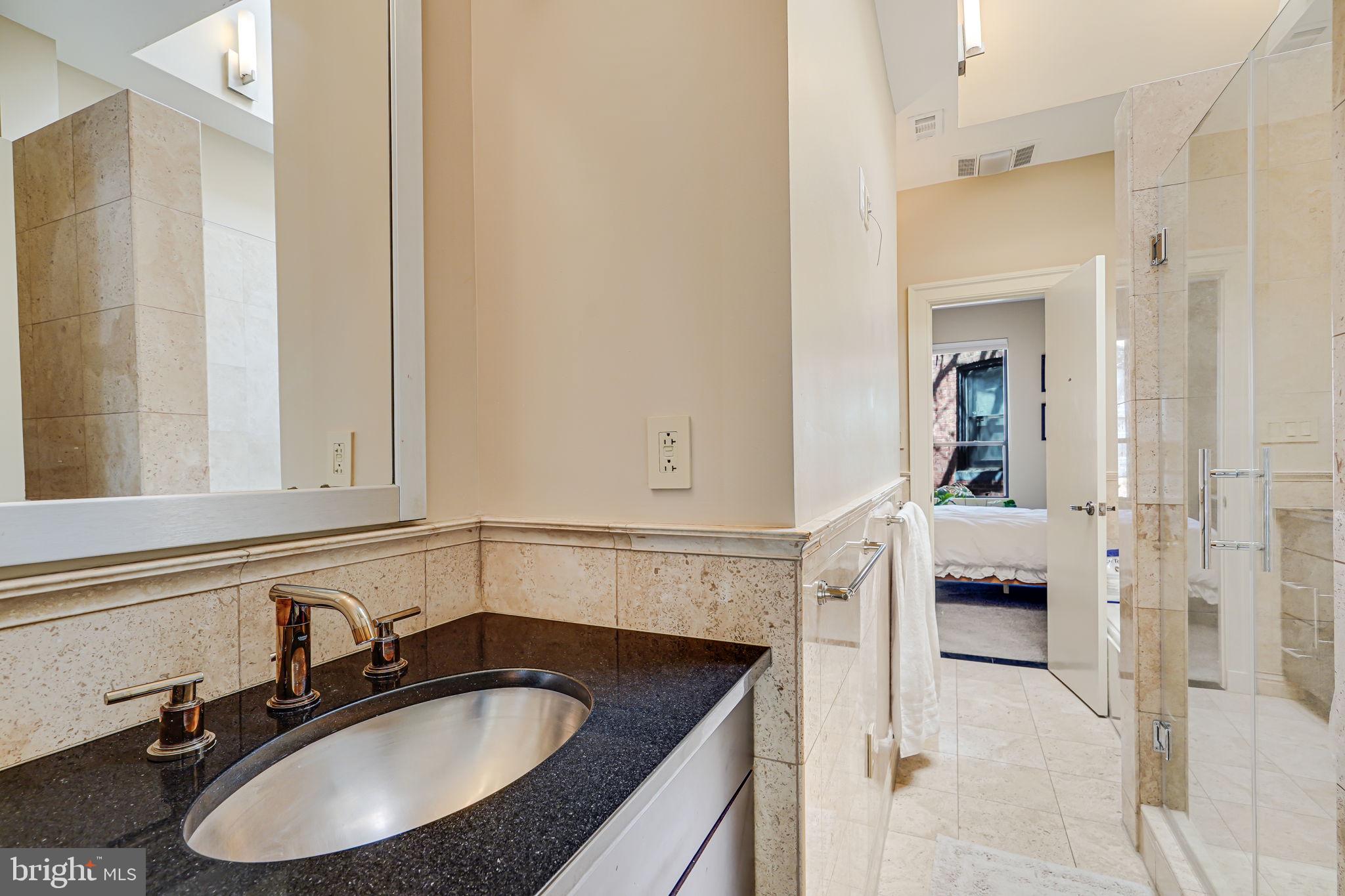 1010 22nd St NW