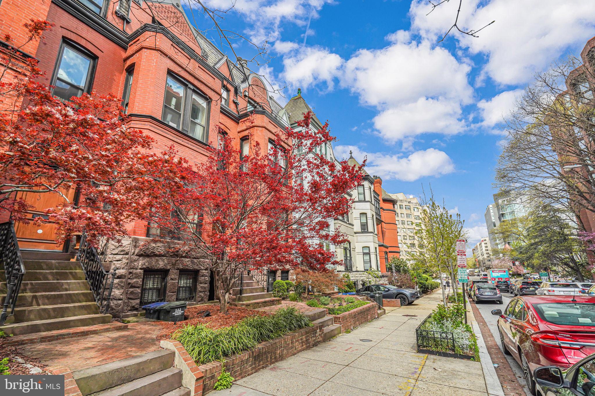 1010 22nd St NW