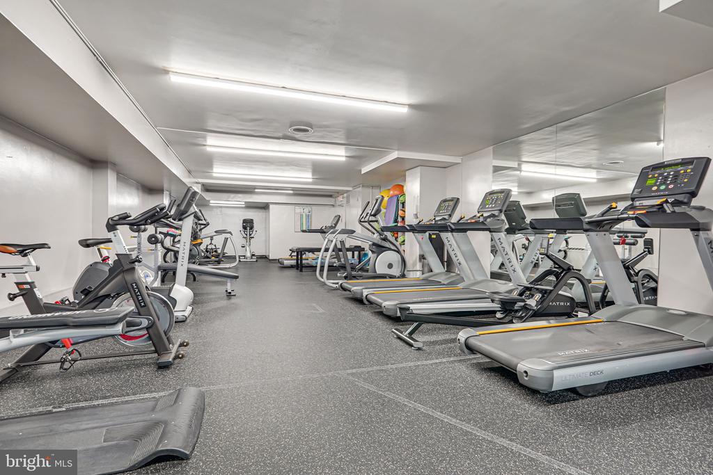 2939 van Ness St NW #838