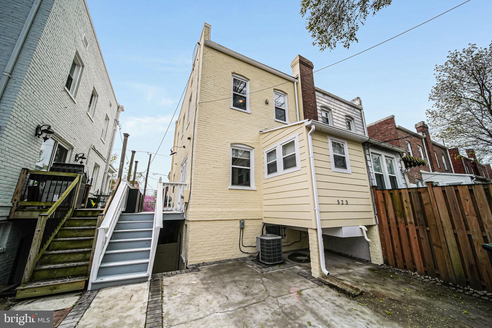 523 Somerset Pl NW