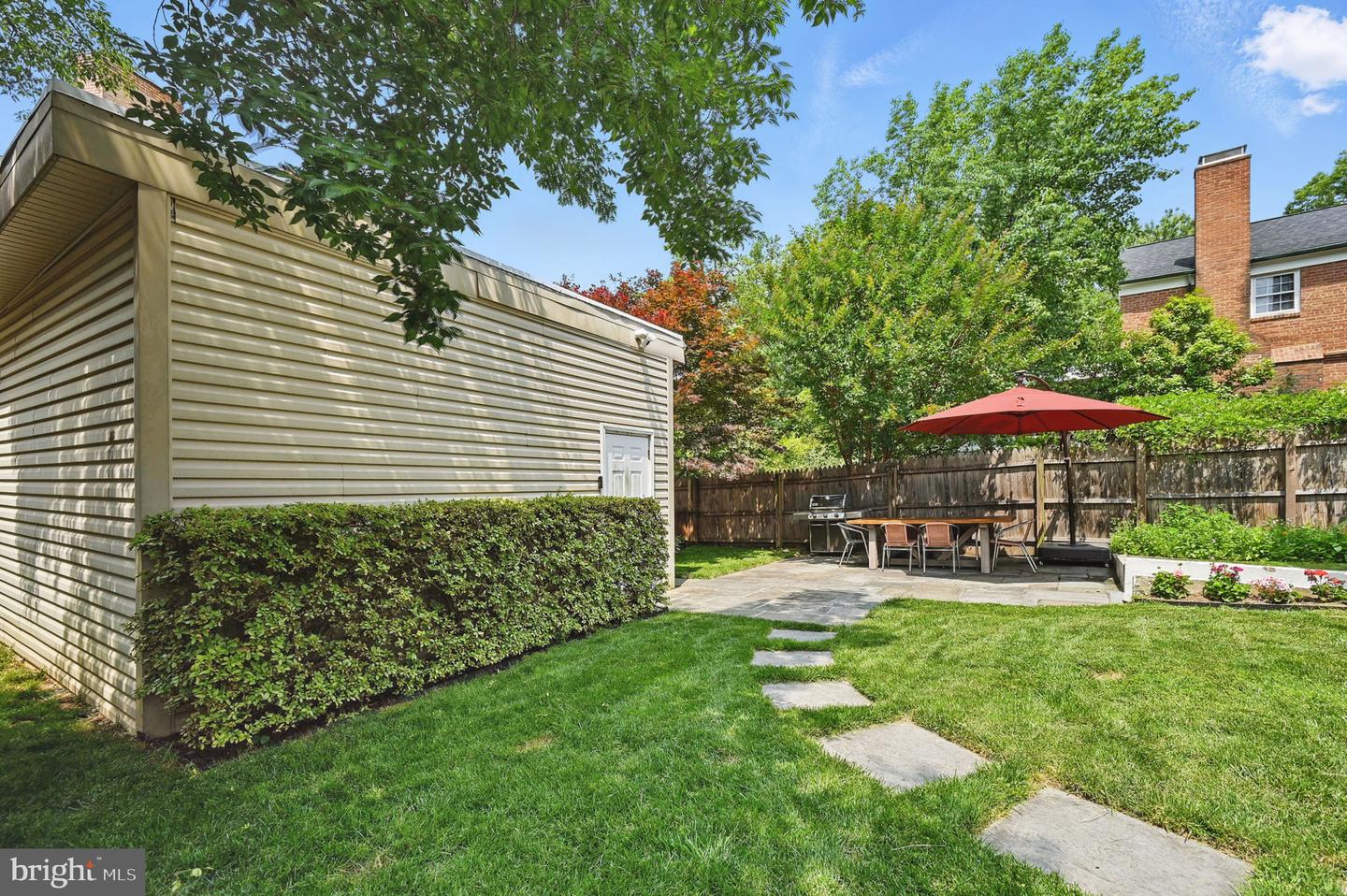 1646 Foxhall Rd NW