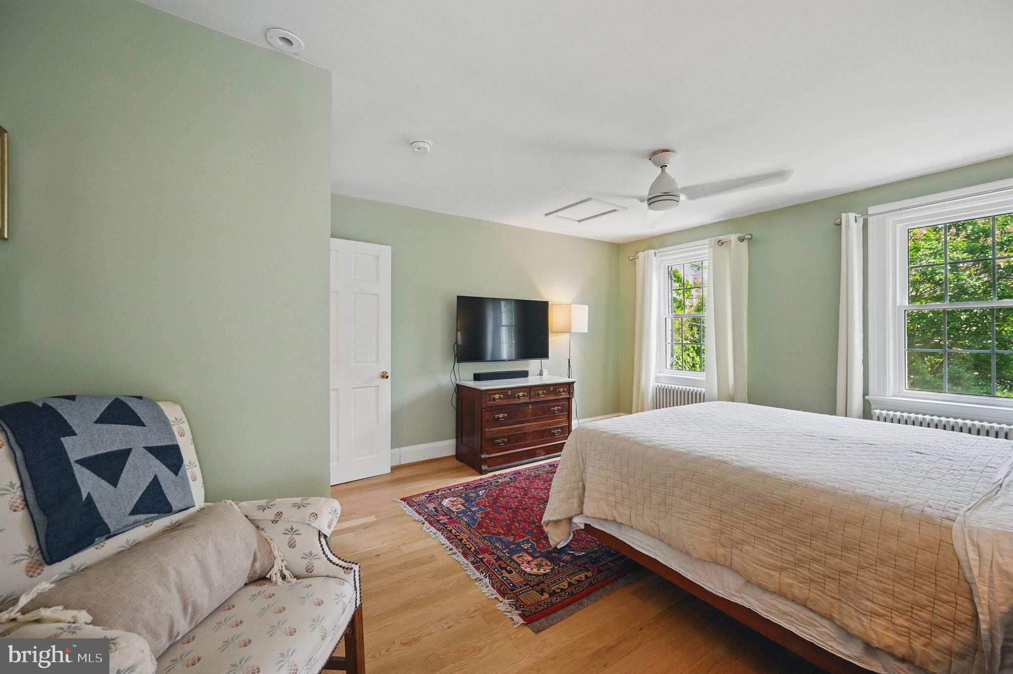 1646 Foxhall Rd NW