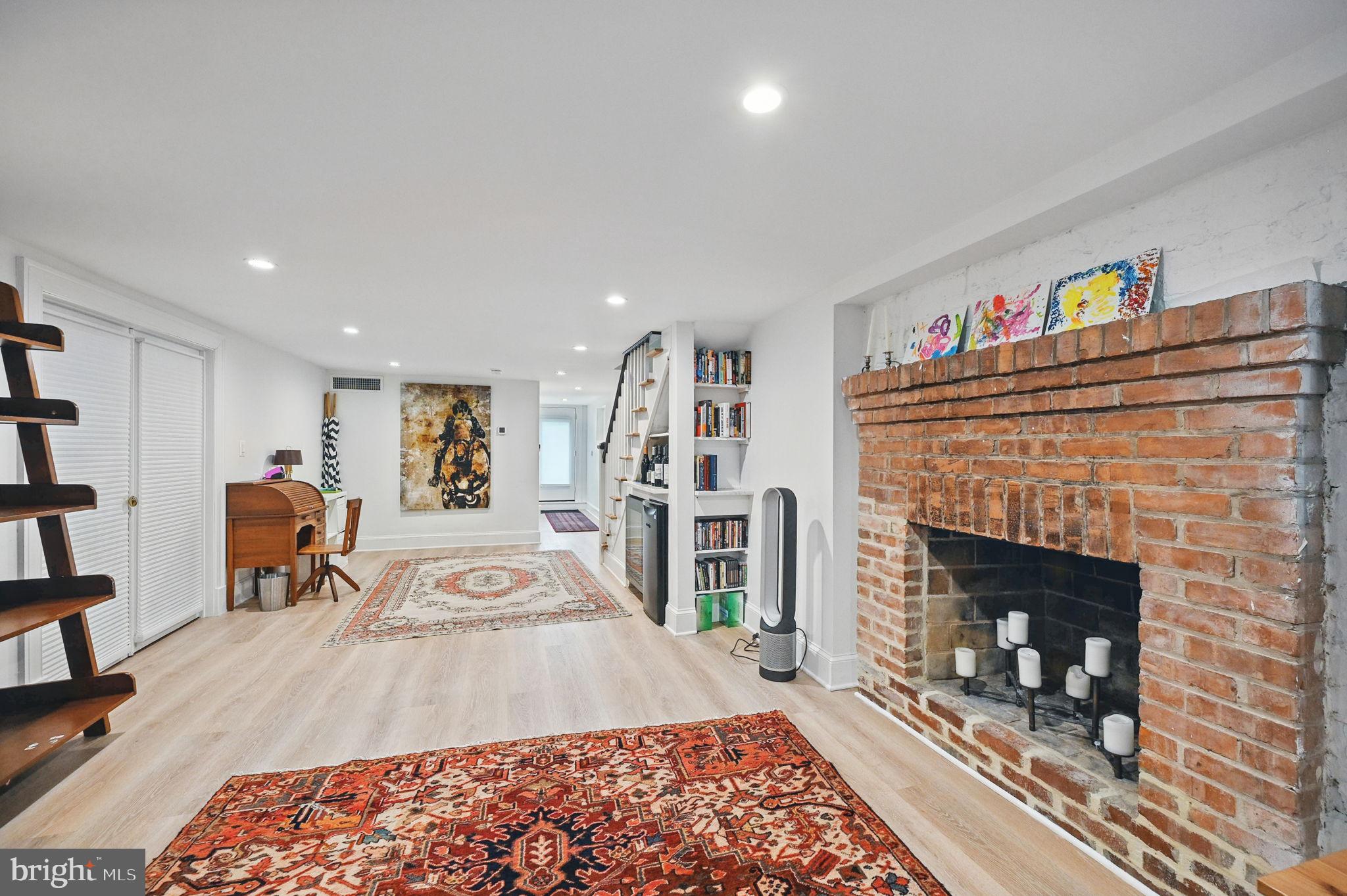 1646 Foxhall Rd NW