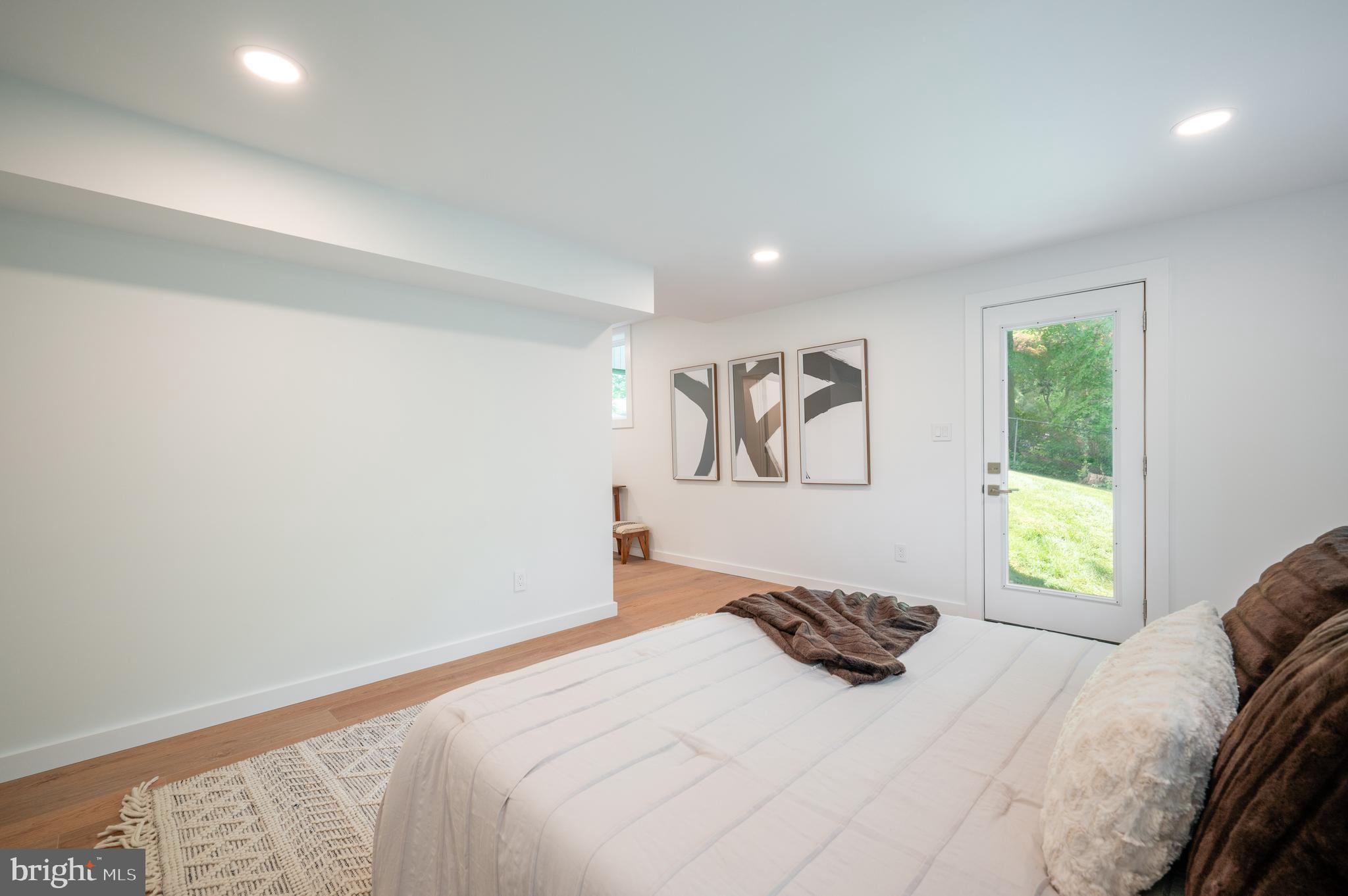 2 Buttonwood Ln