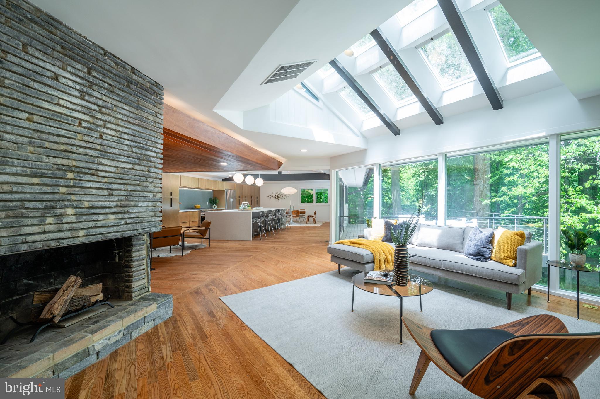 2 Buttonwood Ln