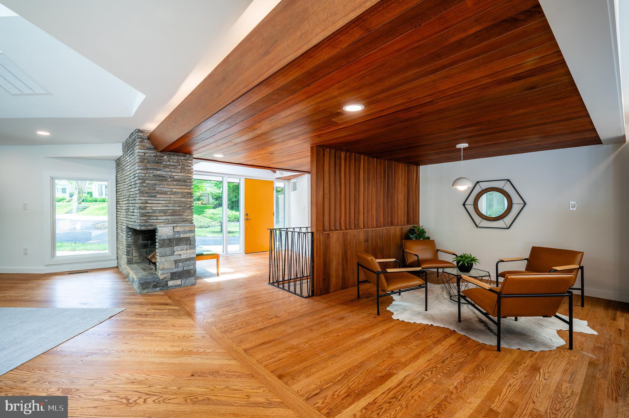 2 Buttonwood Ln