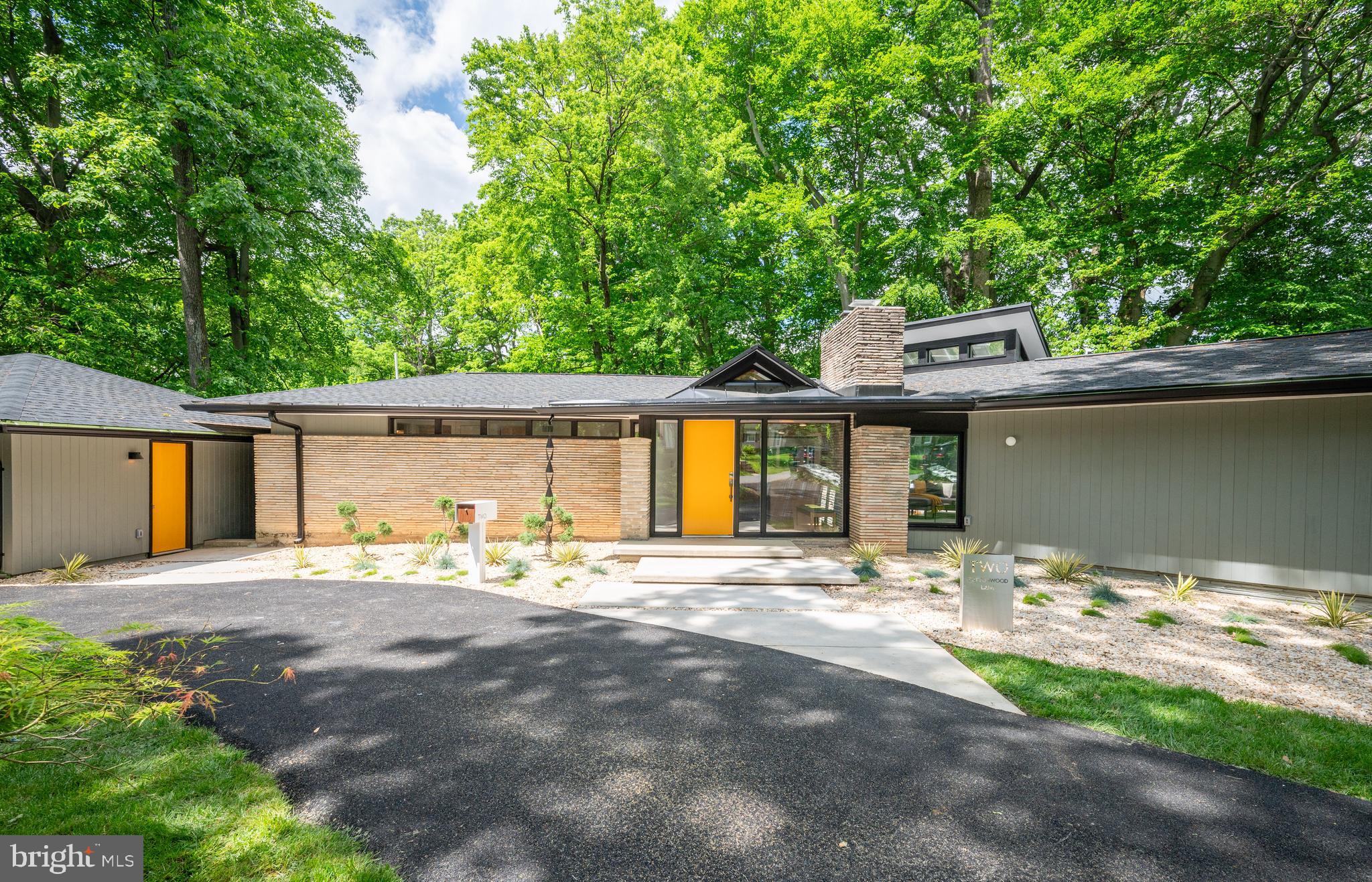 2 Buttonwood Ln