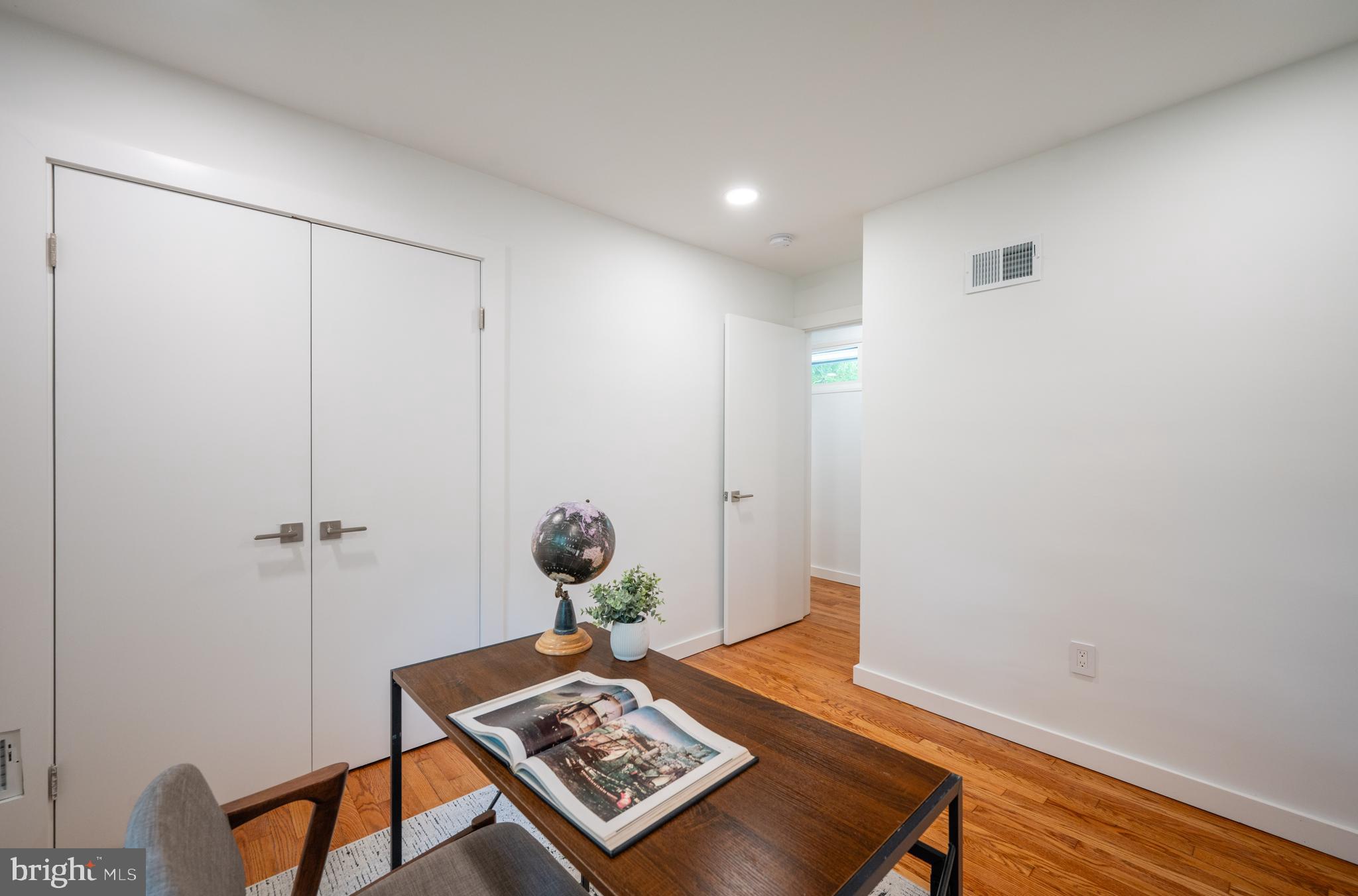 2 Buttonwood Ln