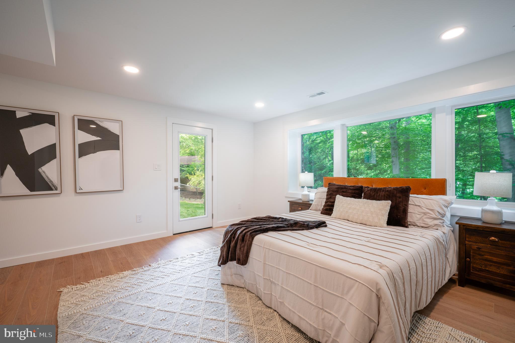 2 Buttonwood Ln