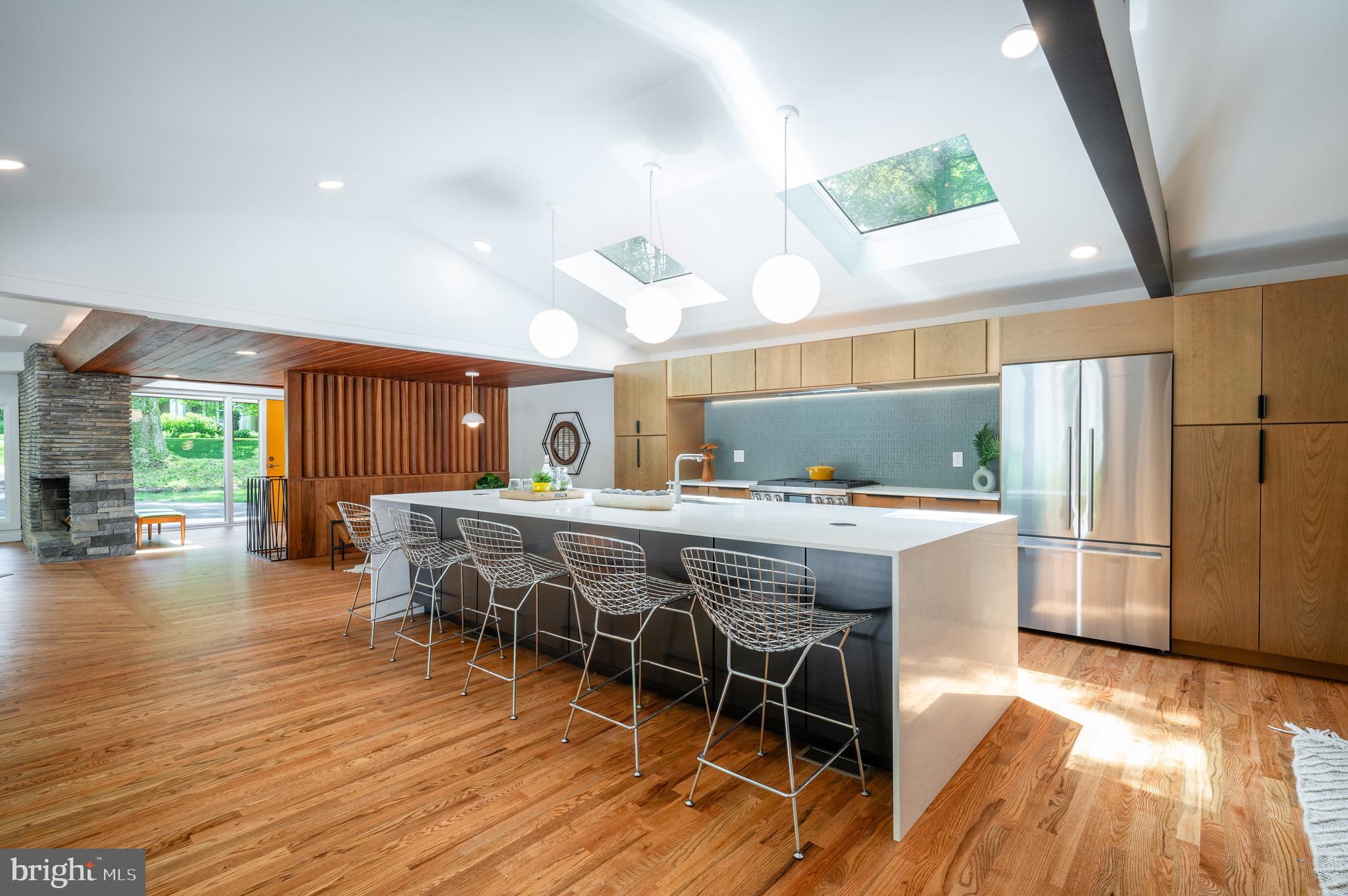 2 Buttonwood Ln