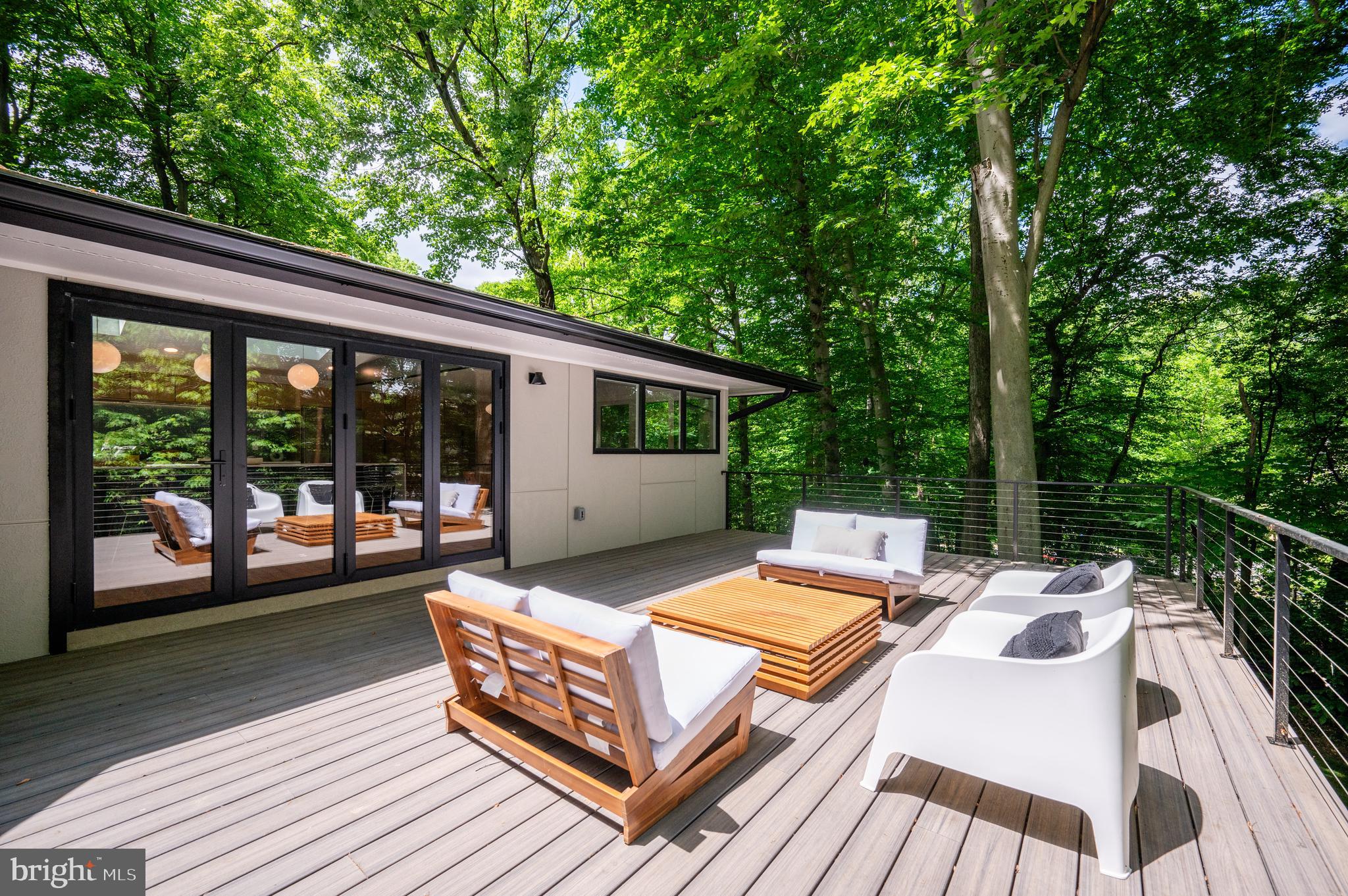 2 Buttonwood Ln