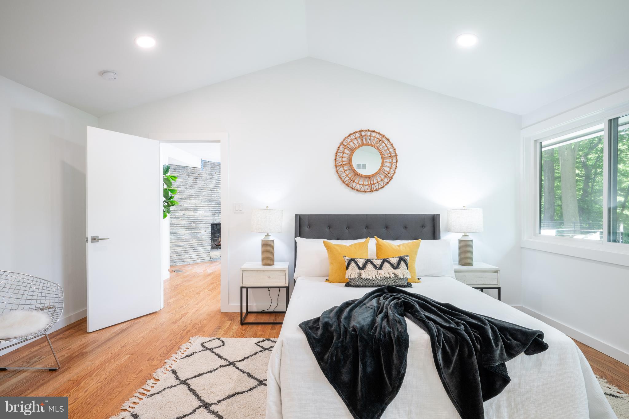 2 Buttonwood Ln