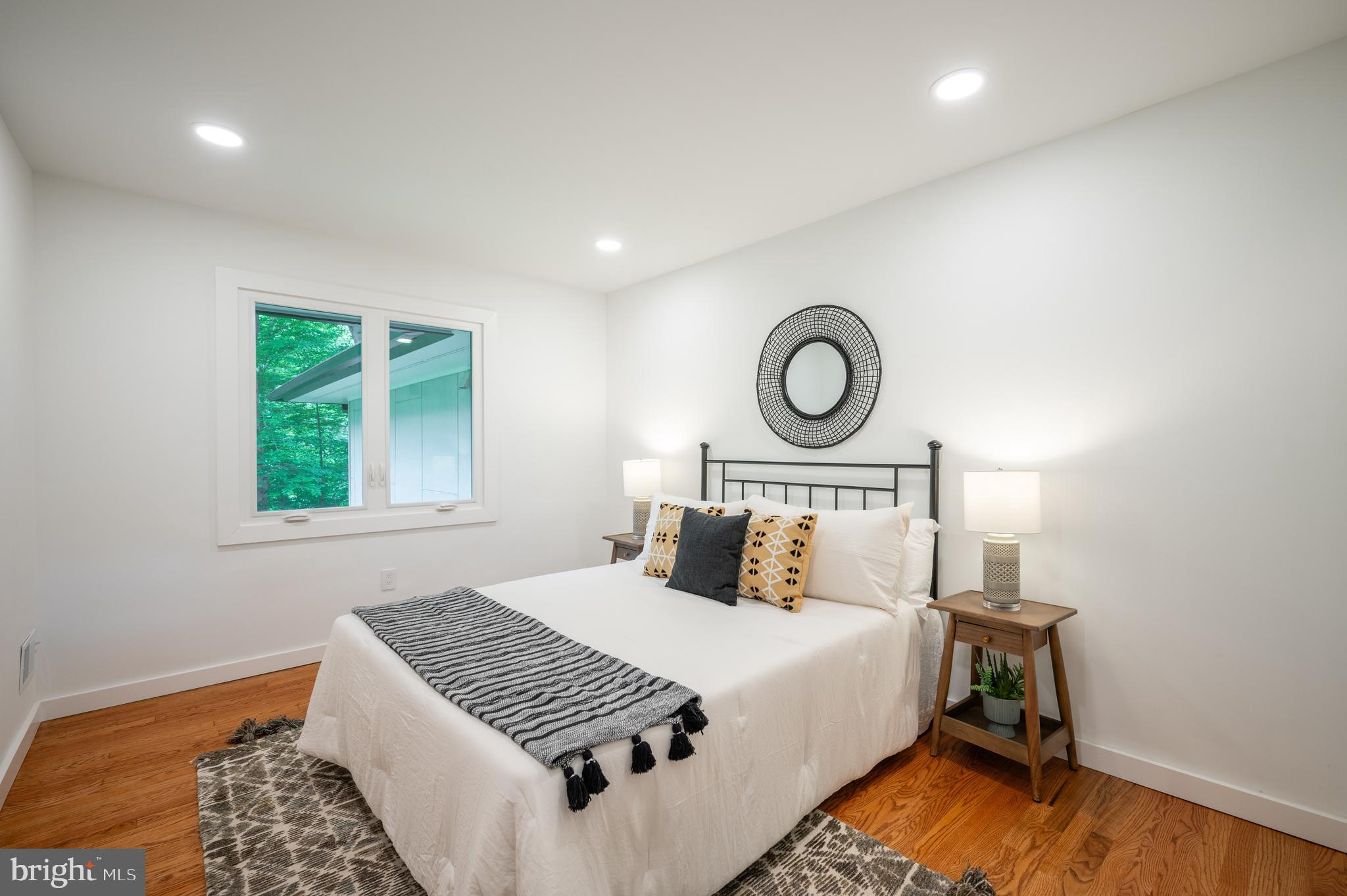 2 Buttonwood Ln