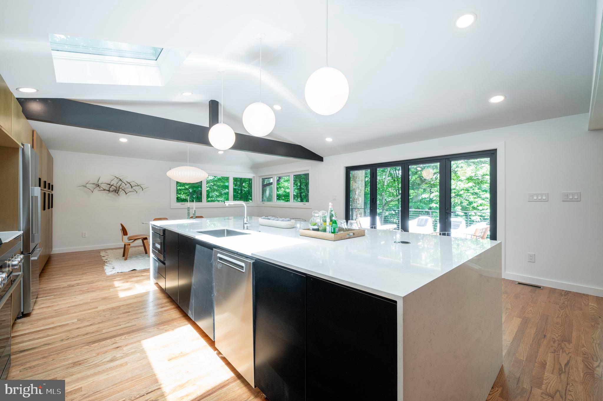 2 Buttonwood Ln