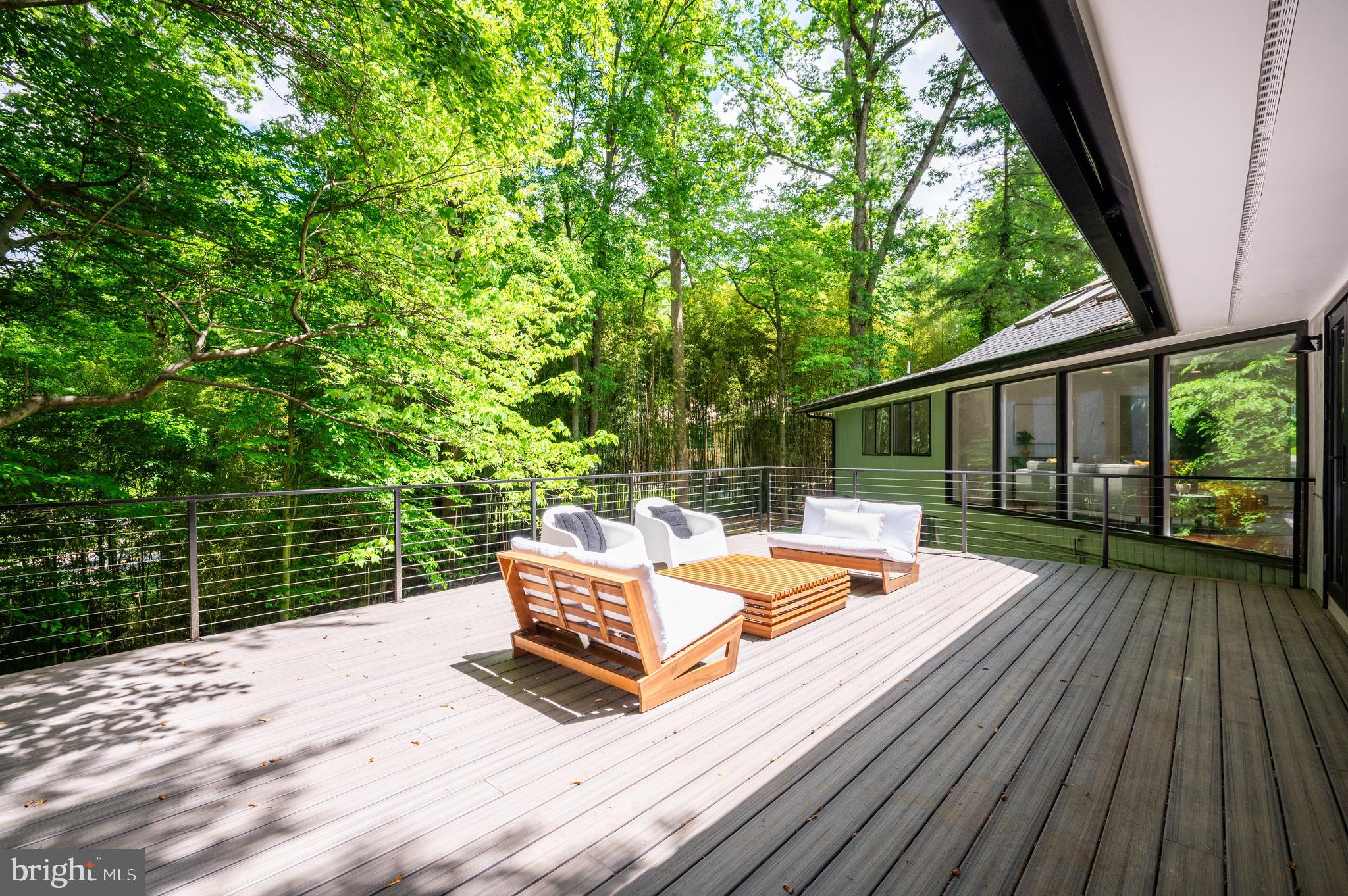 2 Buttonwood Ln