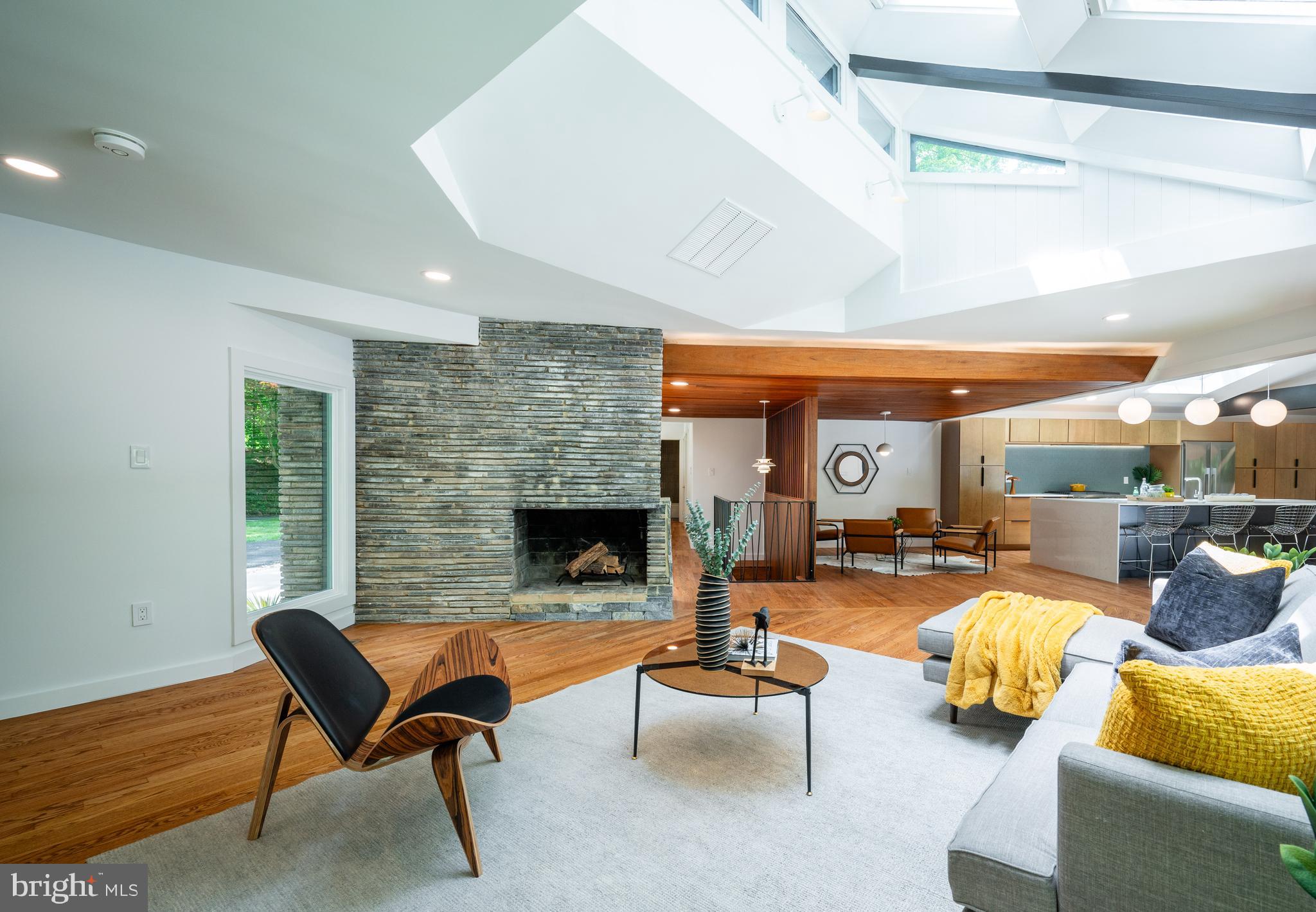 2 Buttonwood Ln
