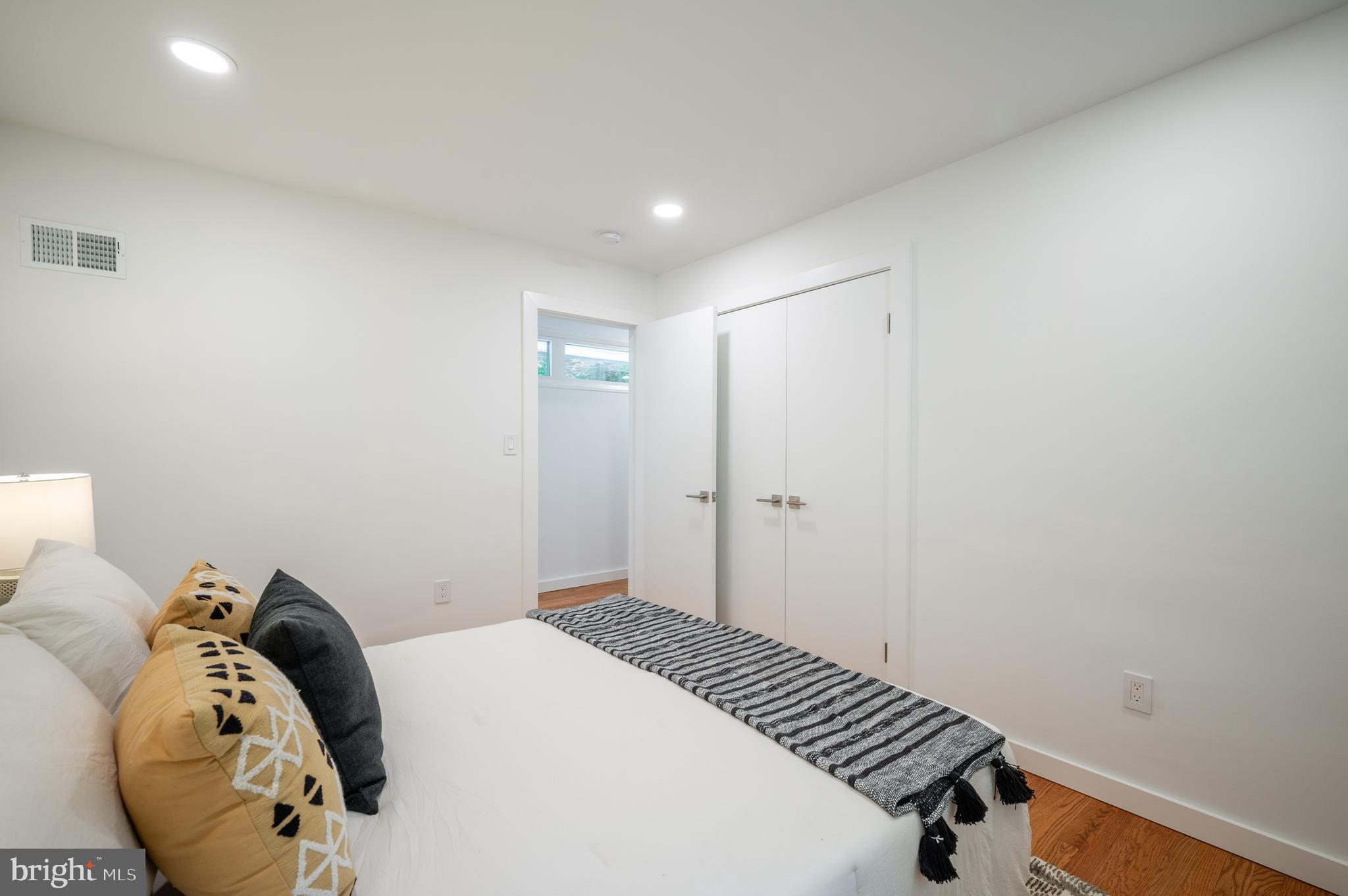 2 Buttonwood Ln
