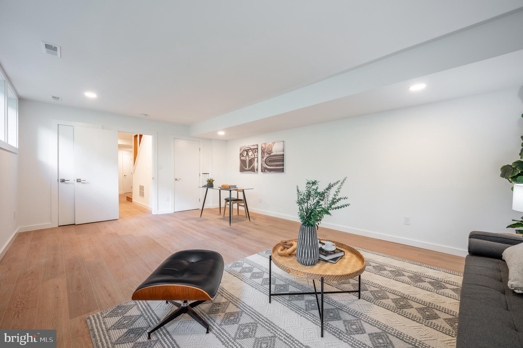 2 Buttonwood Ln
