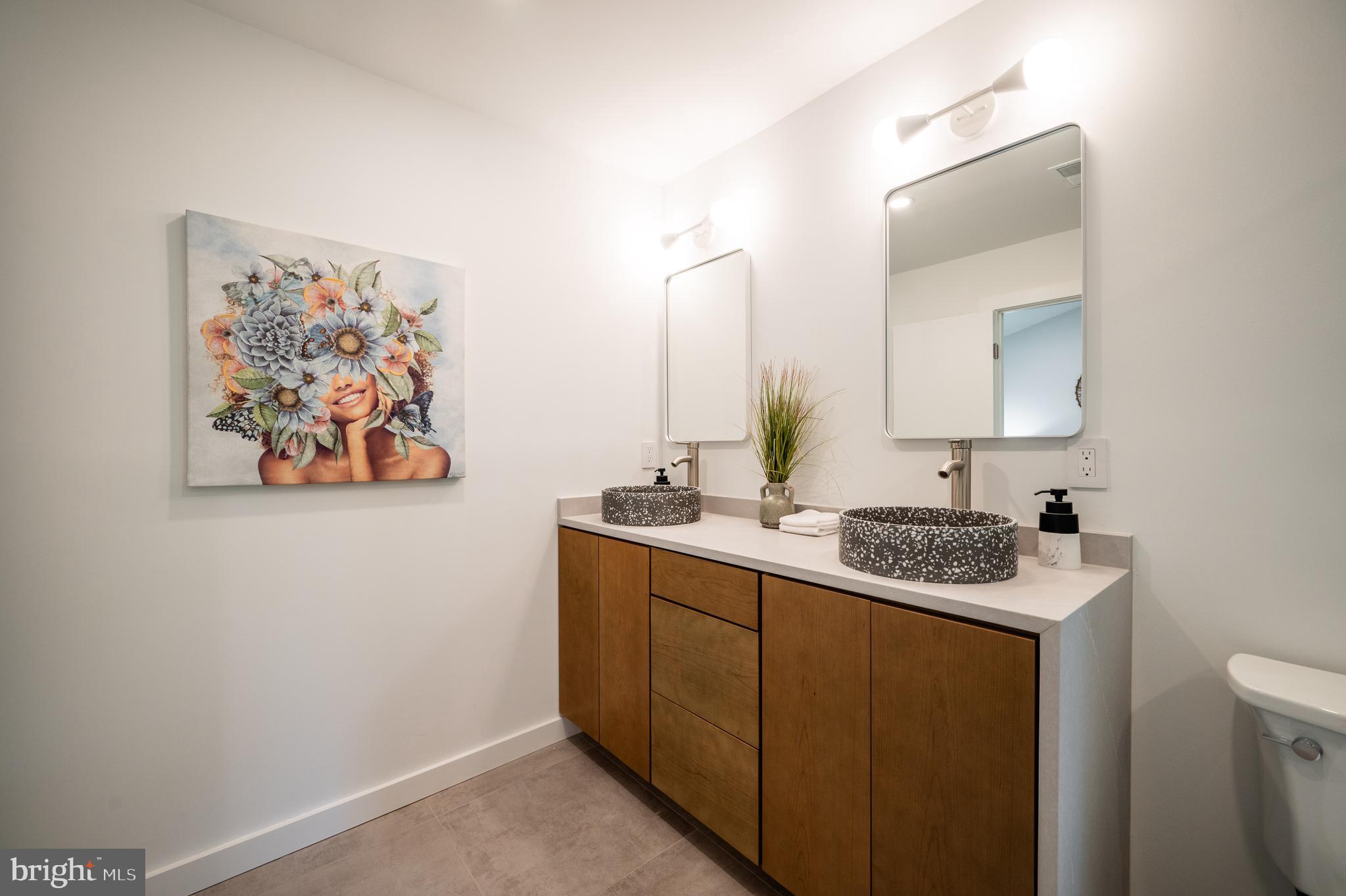 2 Buttonwood Ln