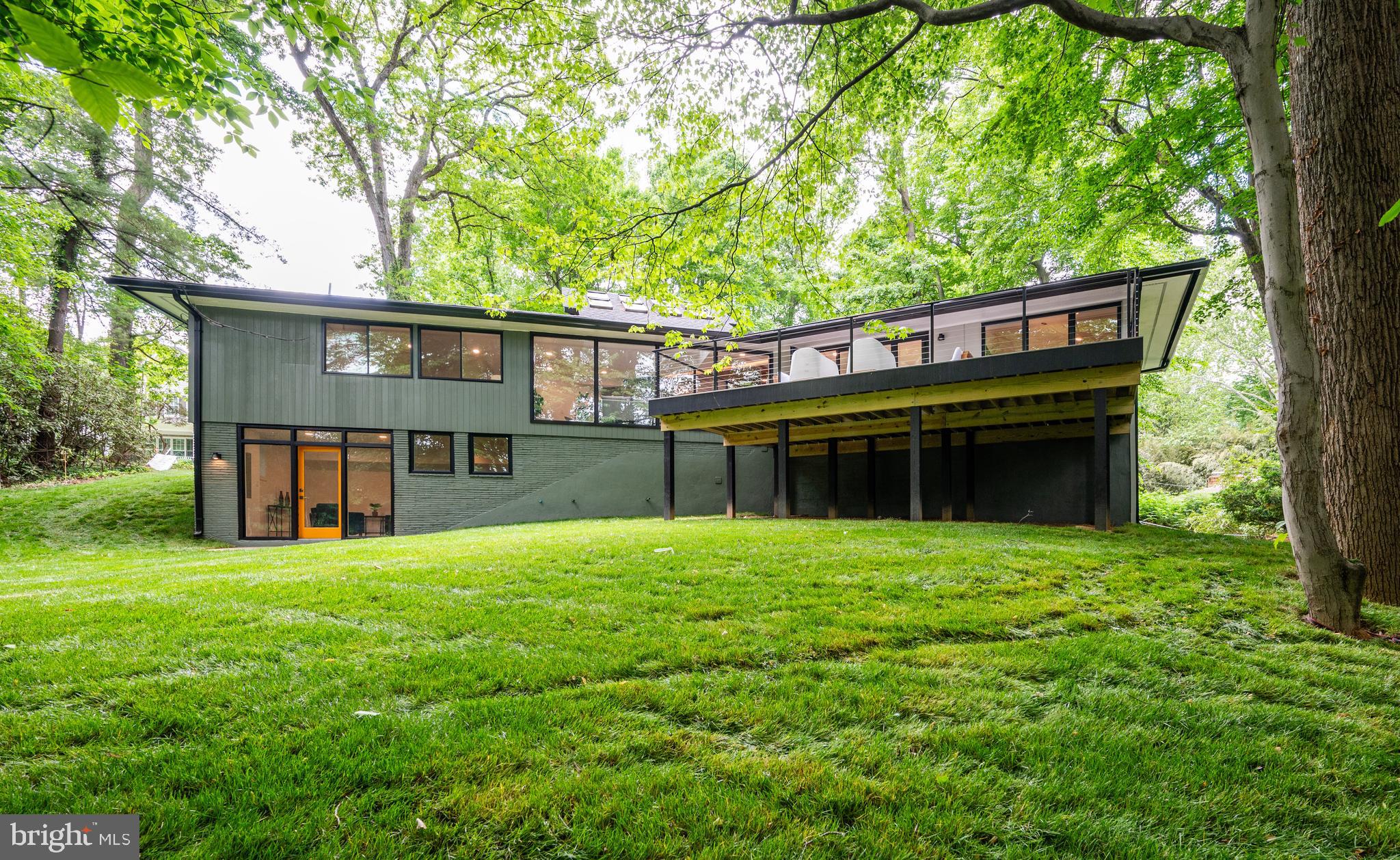 2 Buttonwood Ln