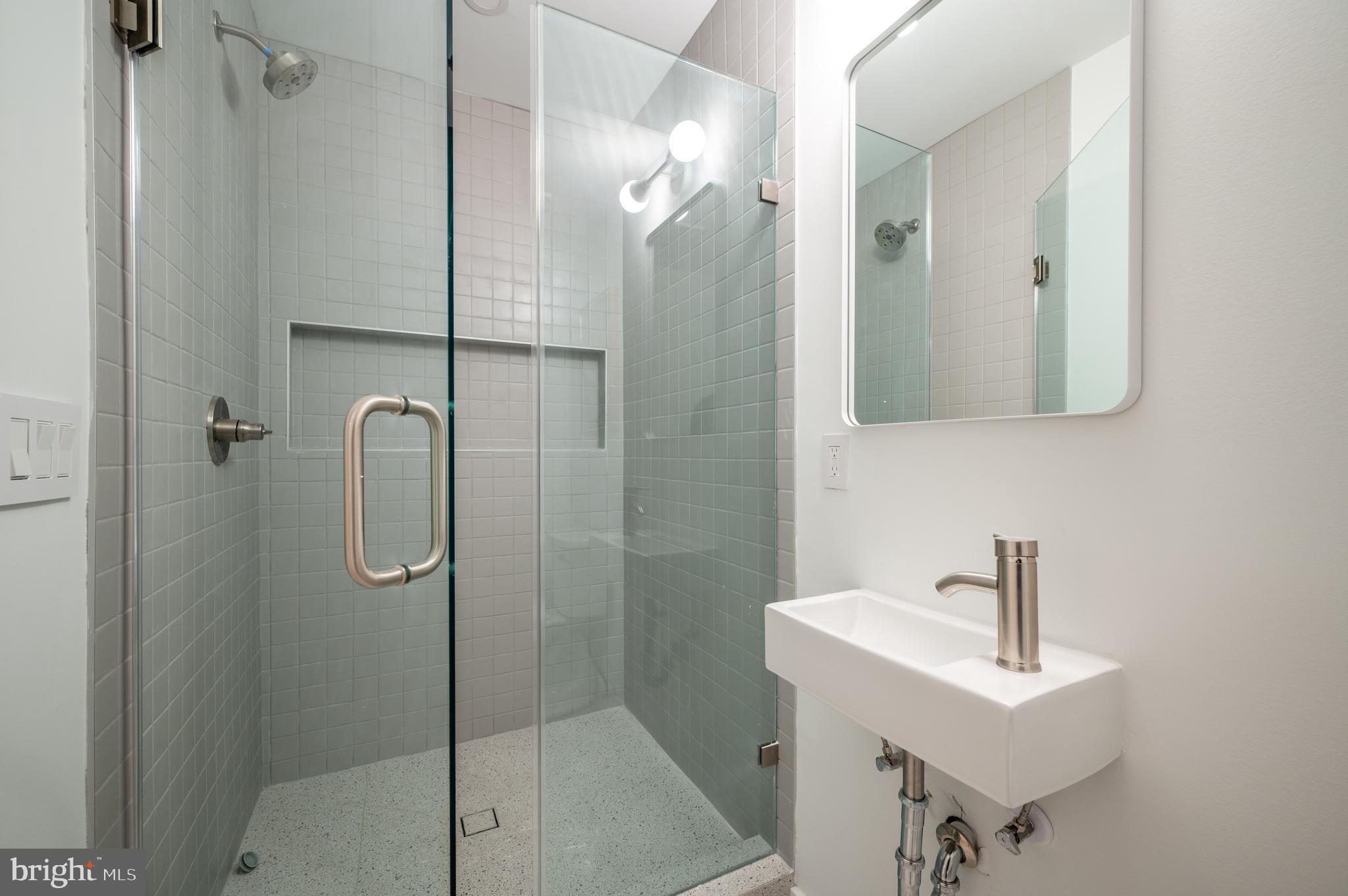 2 Buttonwood Ln