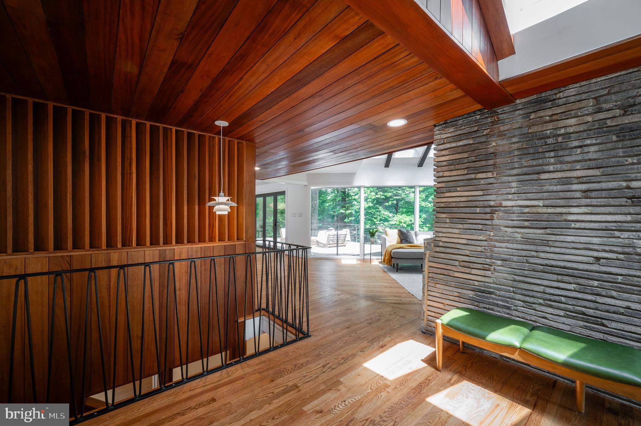 2 Buttonwood Ln