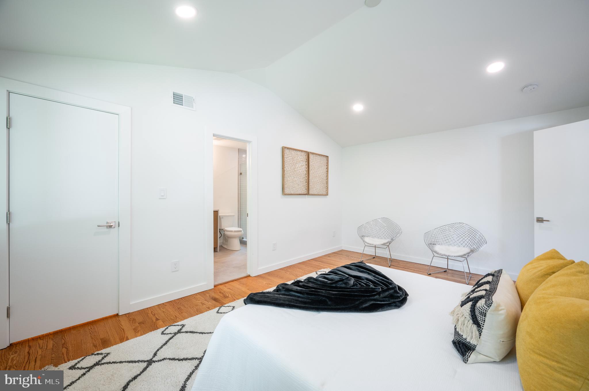 2 Buttonwood Ln