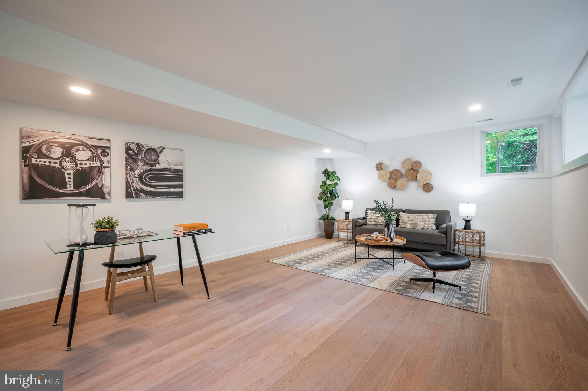 2 Buttonwood Ln