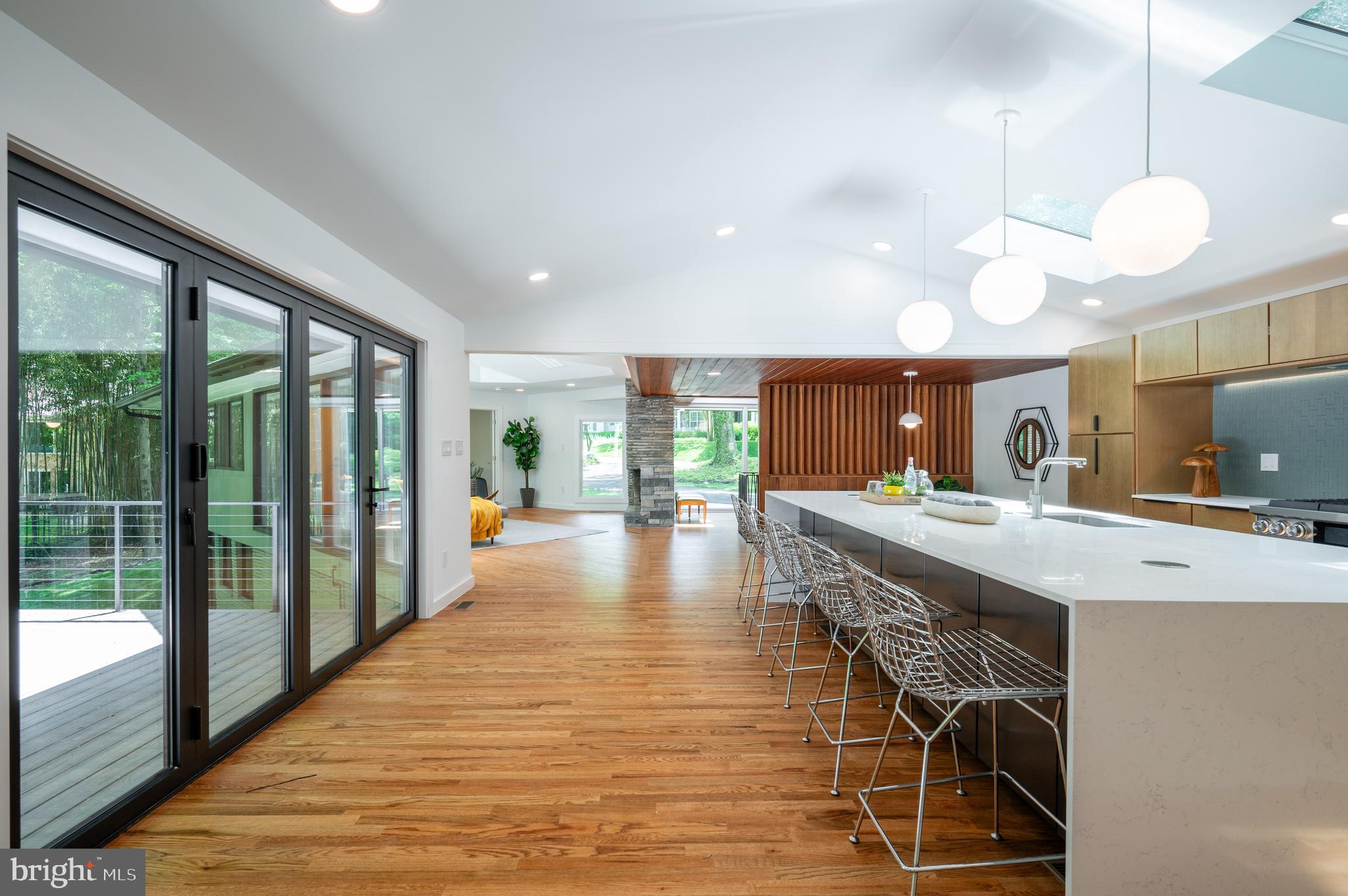 2 Buttonwood Ln