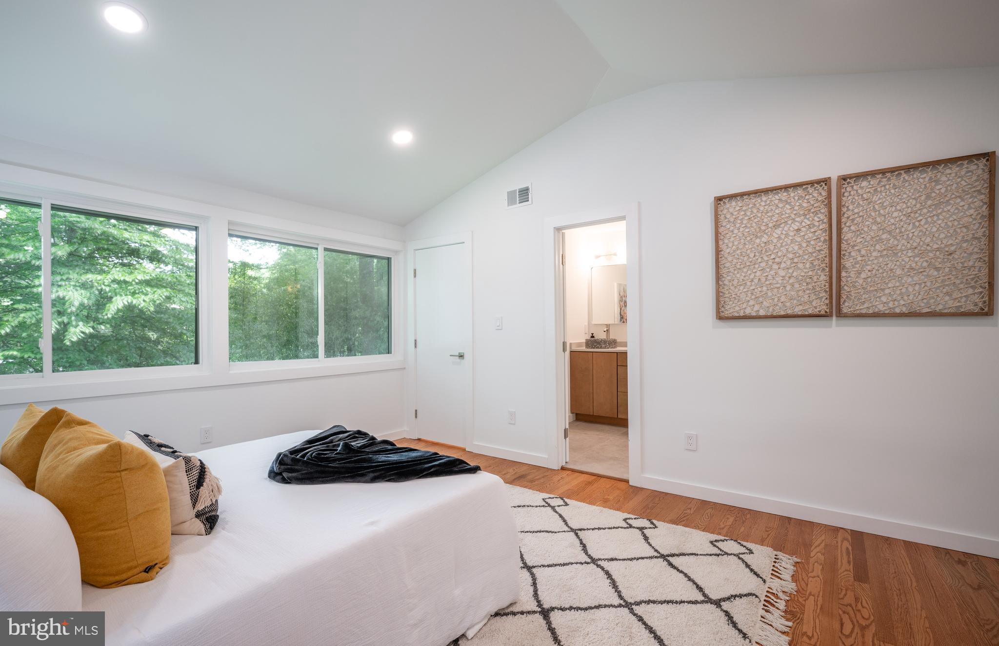 2 Buttonwood Ln