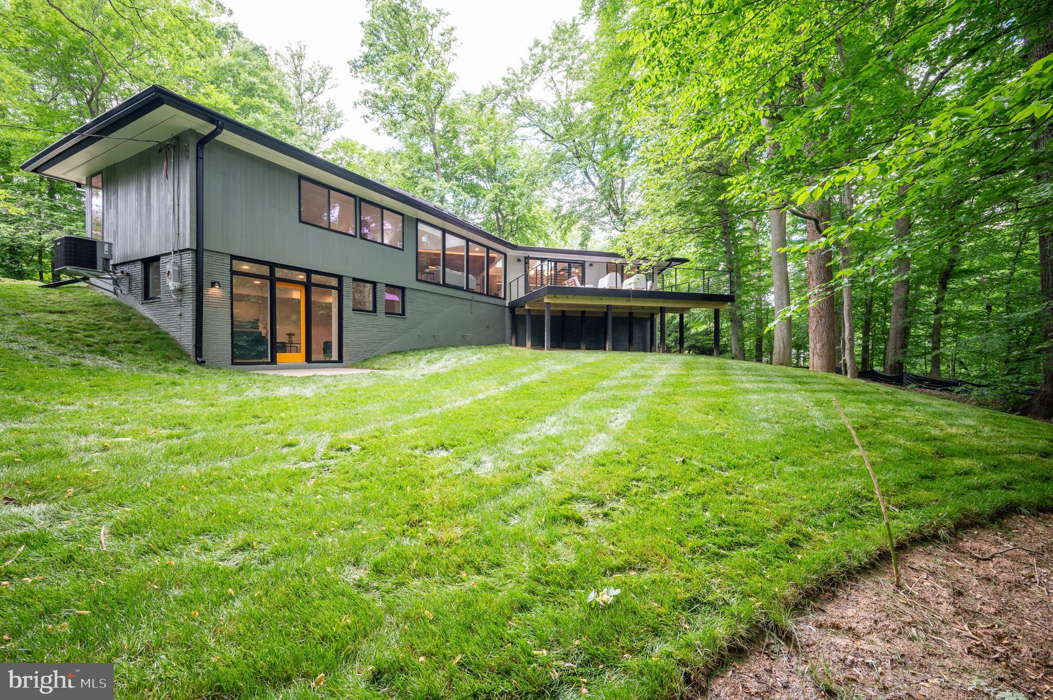 2 Buttonwood Ln