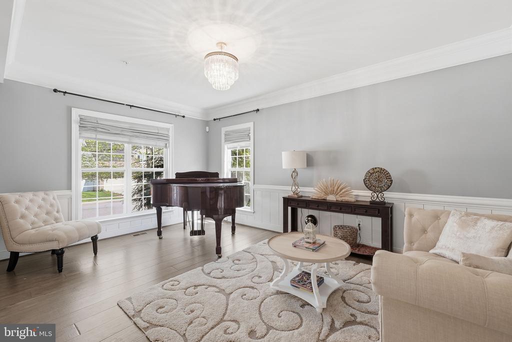 9003 CRYSTAL OAKS LANE