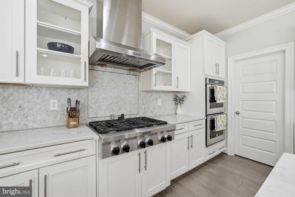 9003 CRYSTAL OAKS LANE