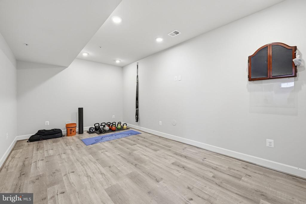9003 CRYSTAL OAKS LANE