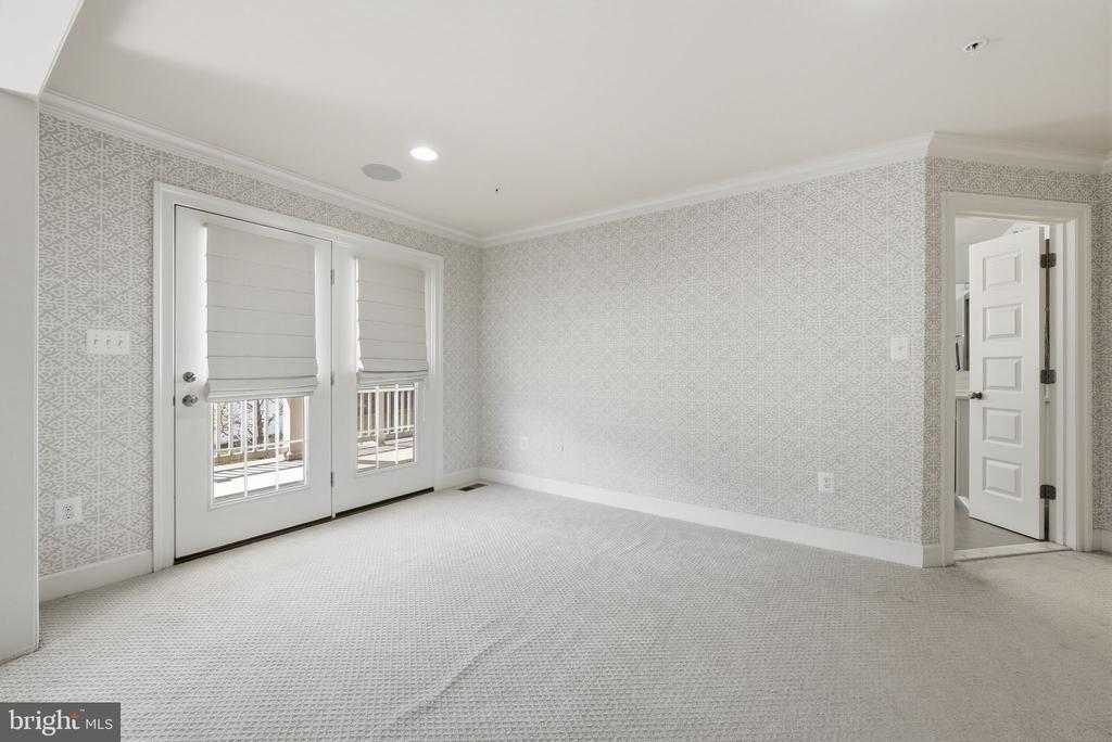 9003 CRYSTAL OAKS LANE