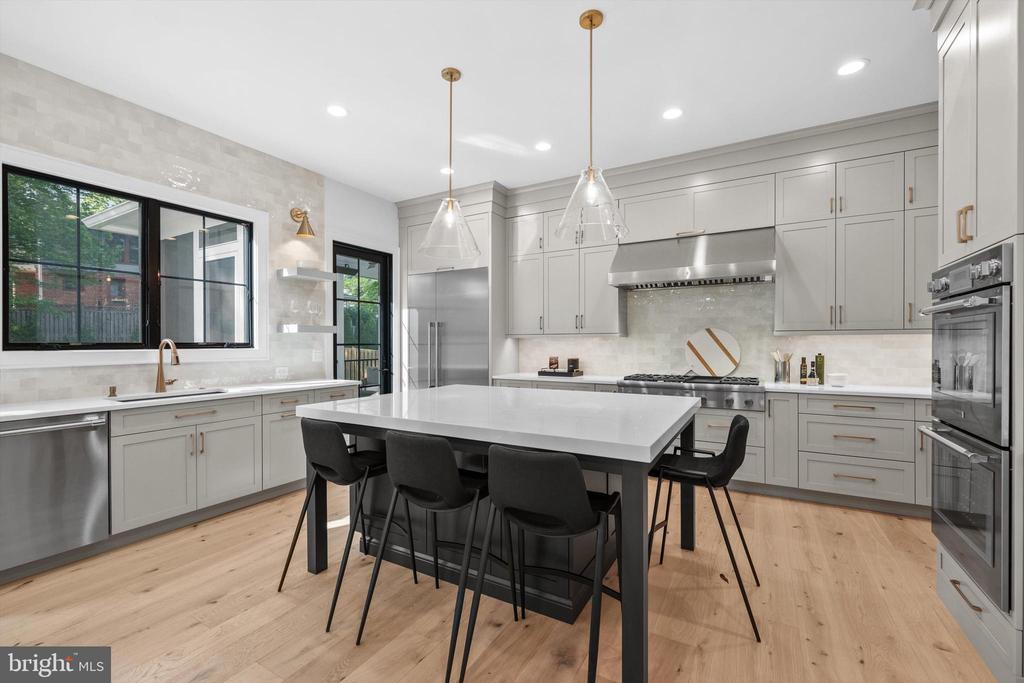 6807 Williamsburg Blvd