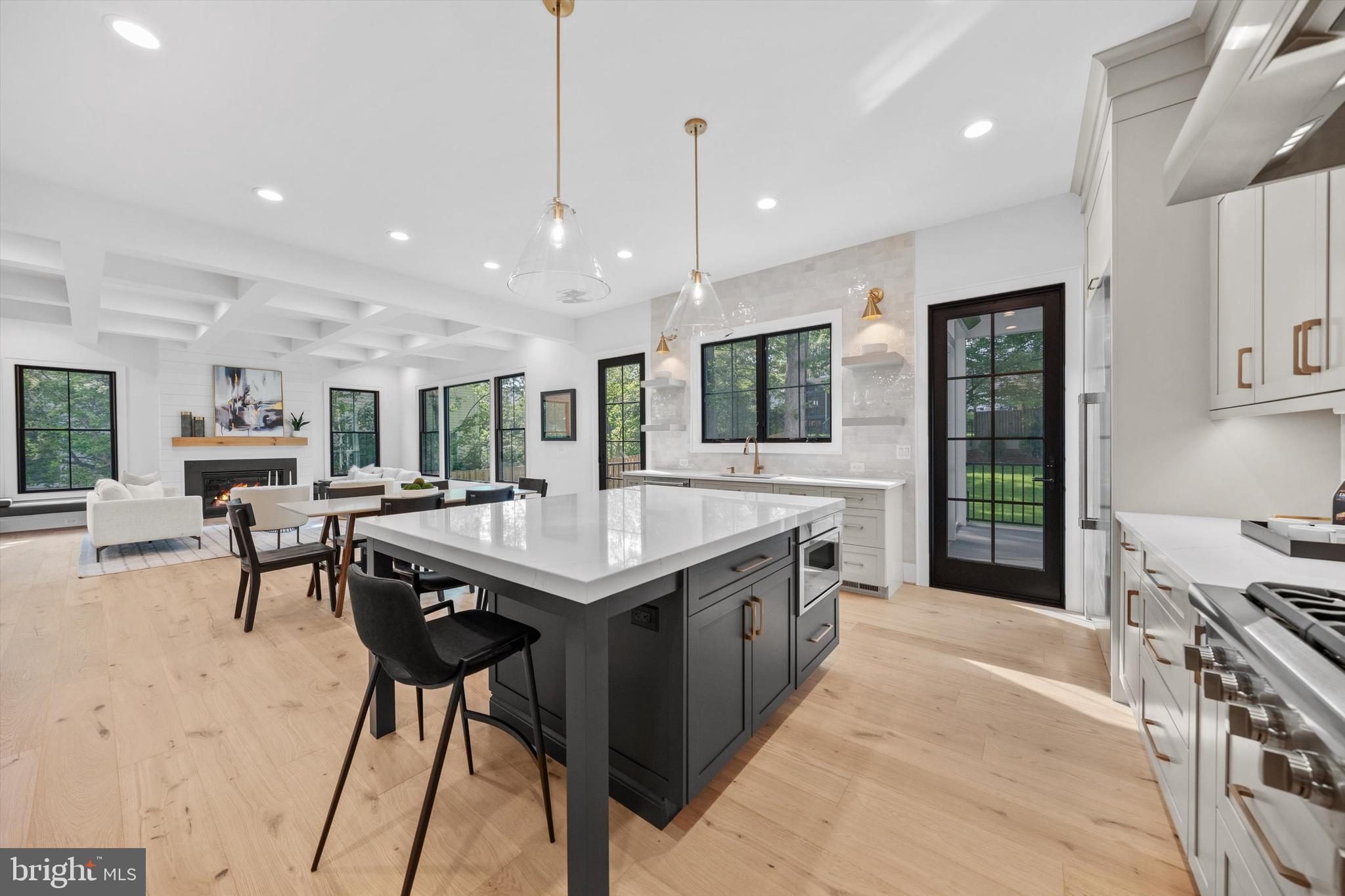 6807 Williamsburg Blvd