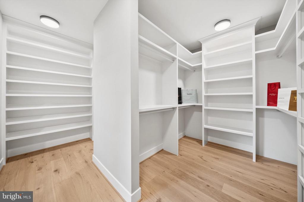 6807 Williamsburg Blvd